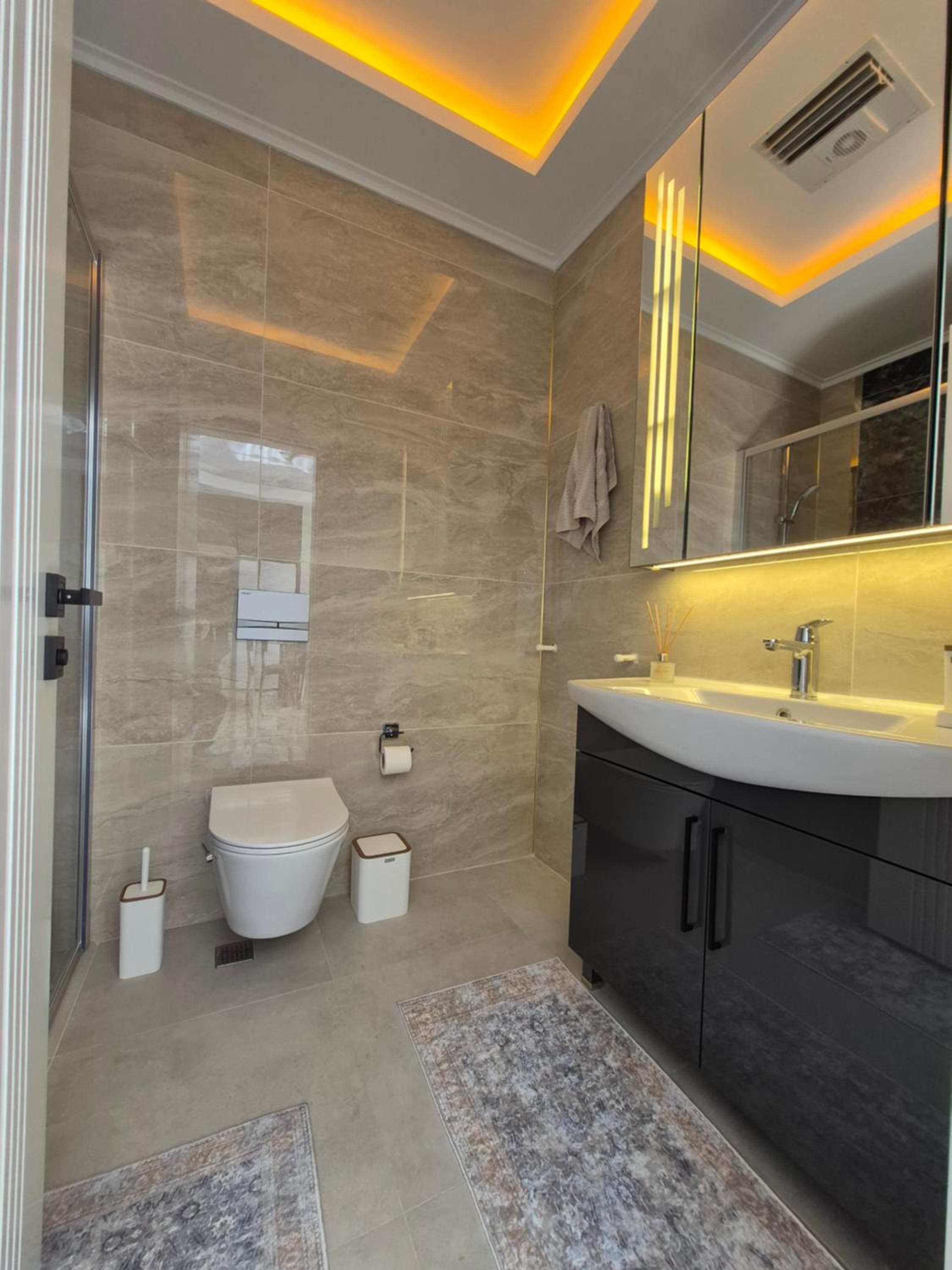 Luxury apartment with panoramic sea view emerald