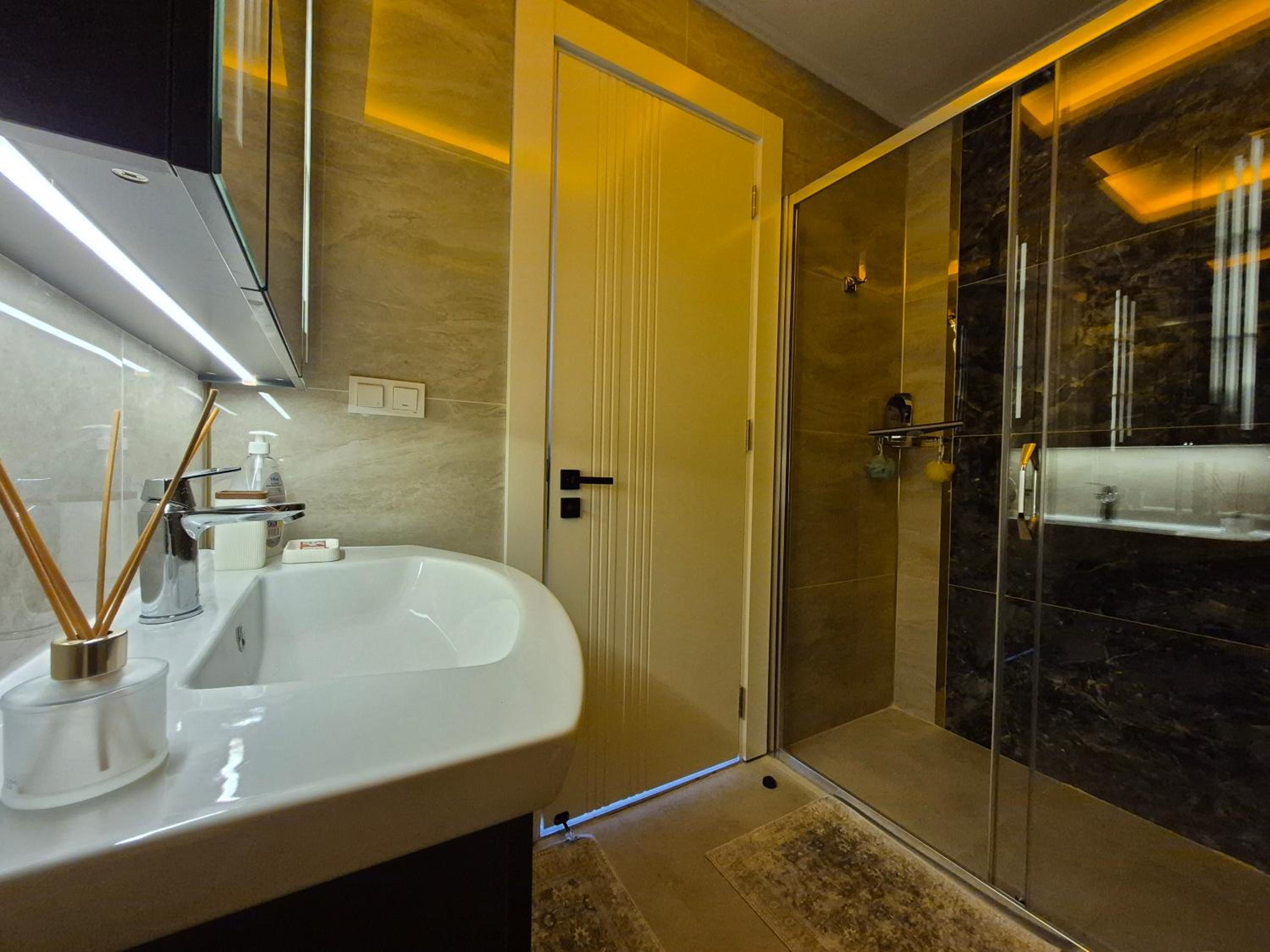 Luxury apartment with panoramic sea view emerald