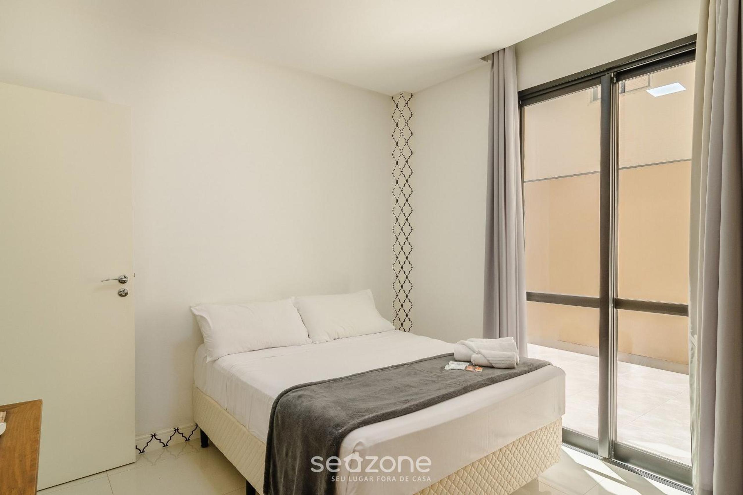 1BR Apt w/ pool 650m from beach PDN0113