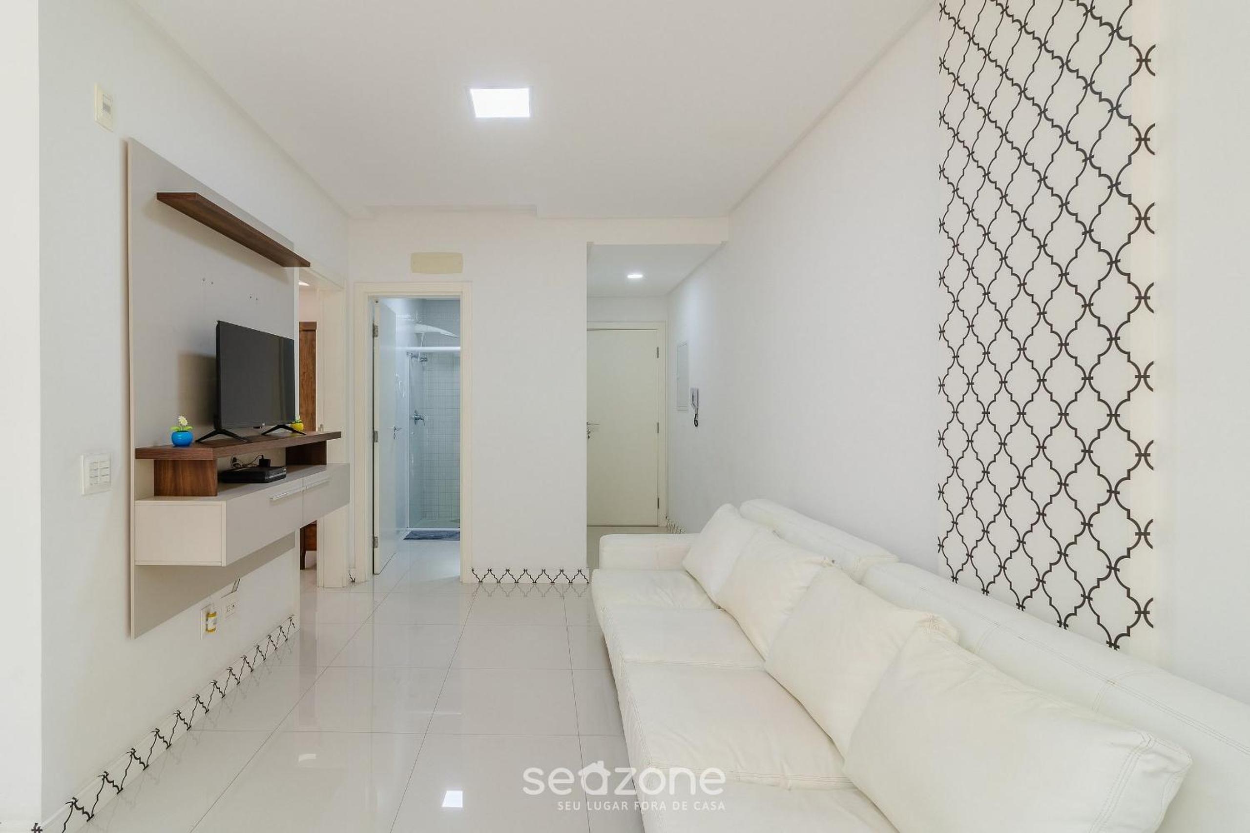 1BR Apt w/ pool 650m from beach PDN0113