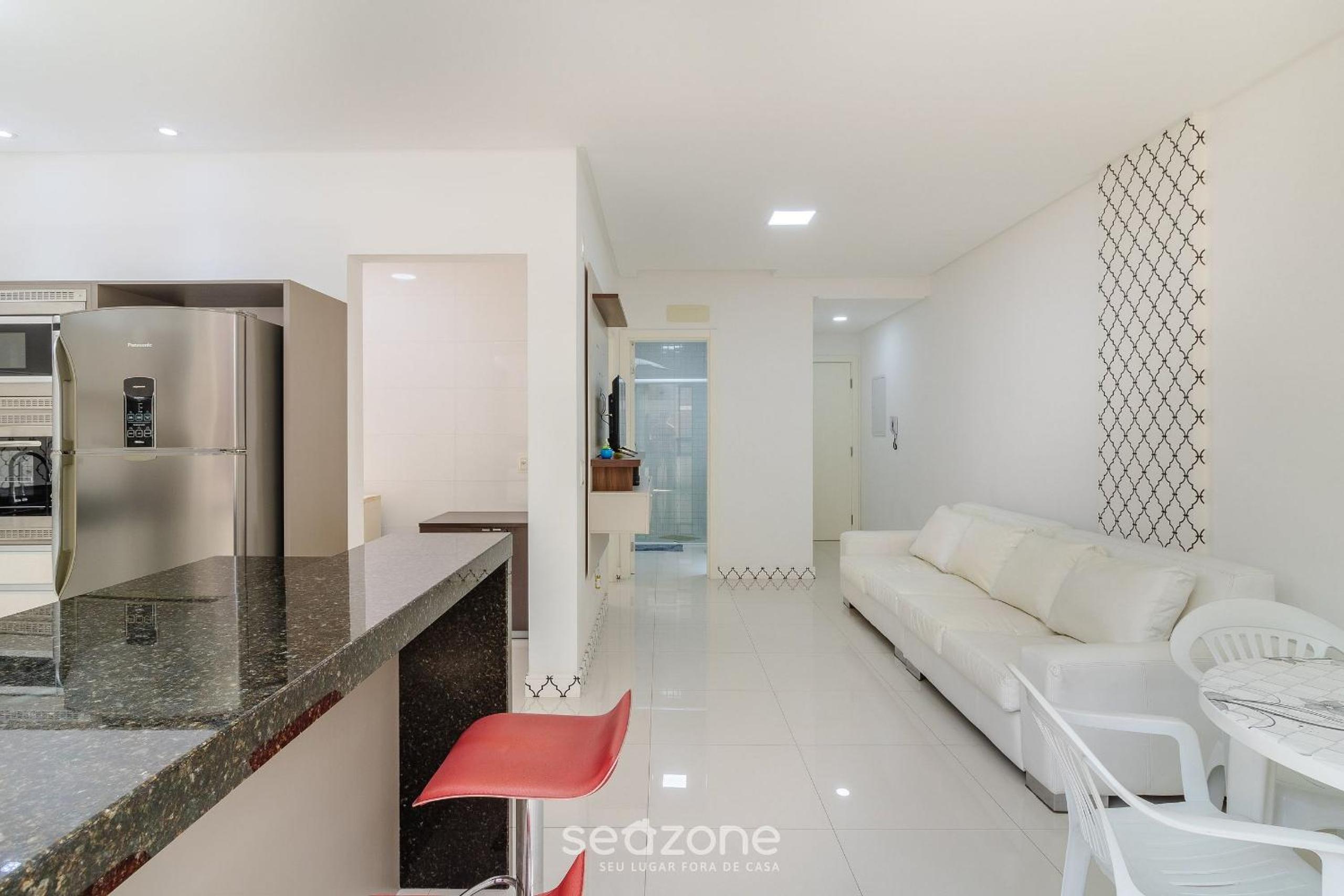 1BR Apt w/ pool 650m from beach PDN0113