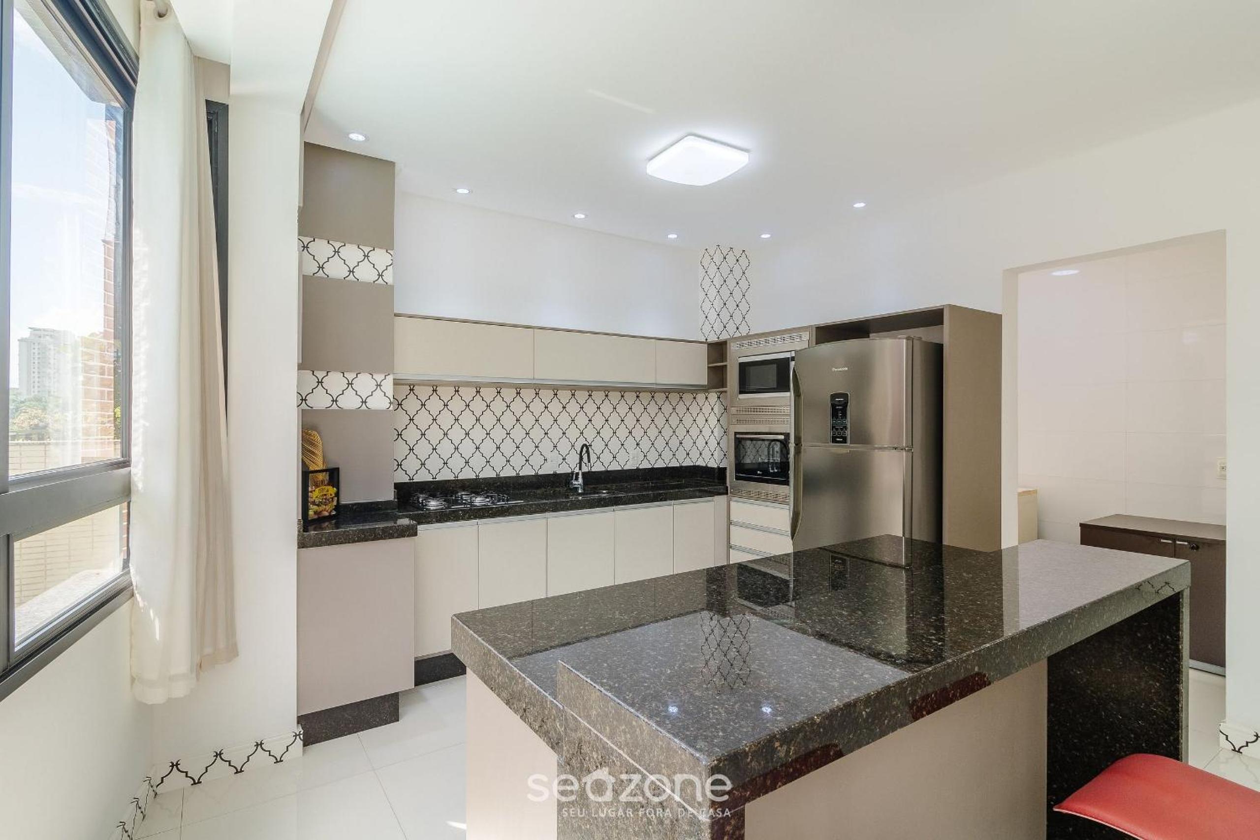 1BR Apt w/ pool 650m from beach PDN0113