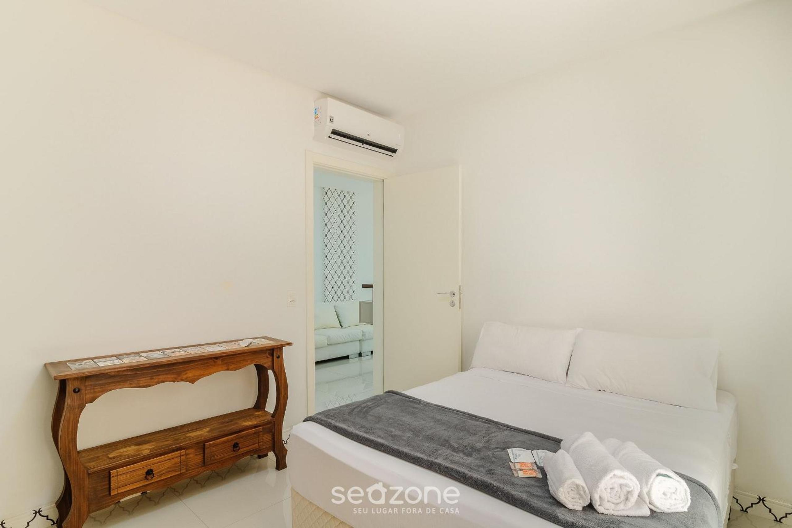 1BR Apt w/ pool 650m from beach PDN0113