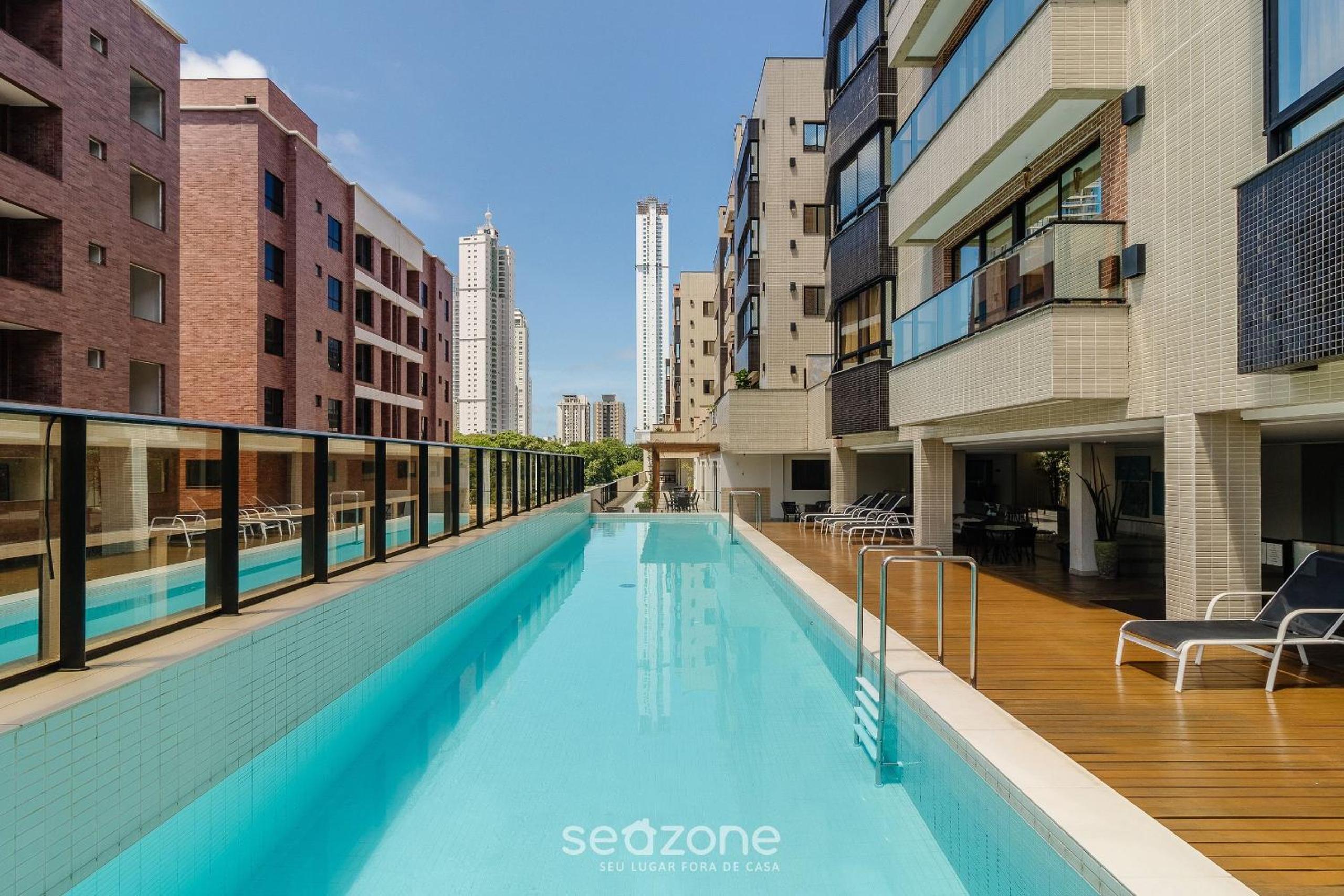 1BR Apt w/ pool 650m from beach PDN0113