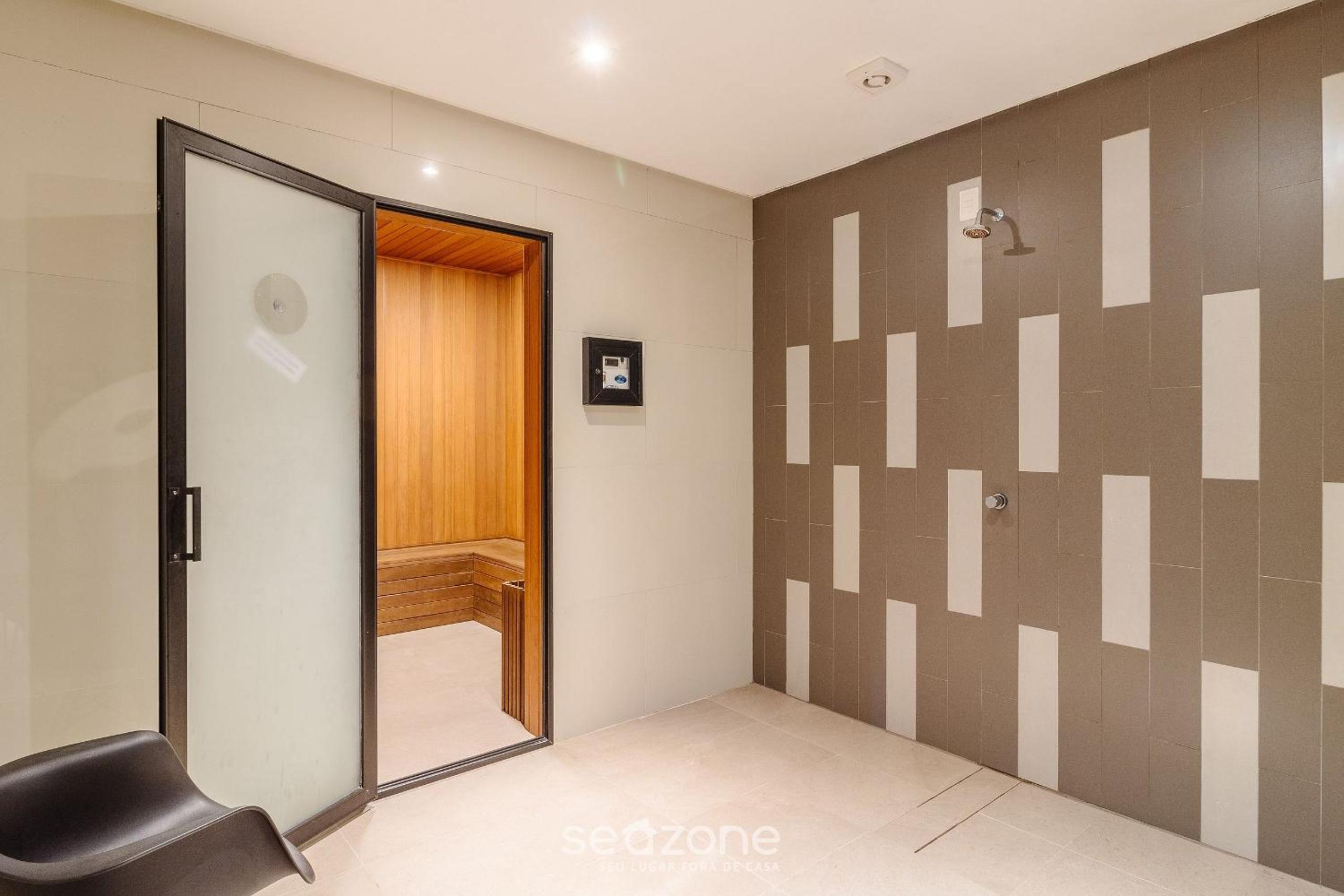 1BR Apt w/ pool 650m from beach PDN0113
