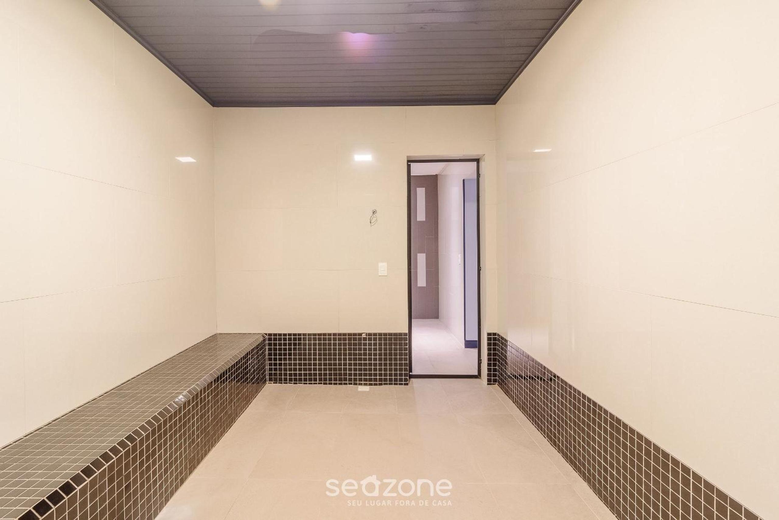 1BR Apt w/ pool 650m from beach PDN0113