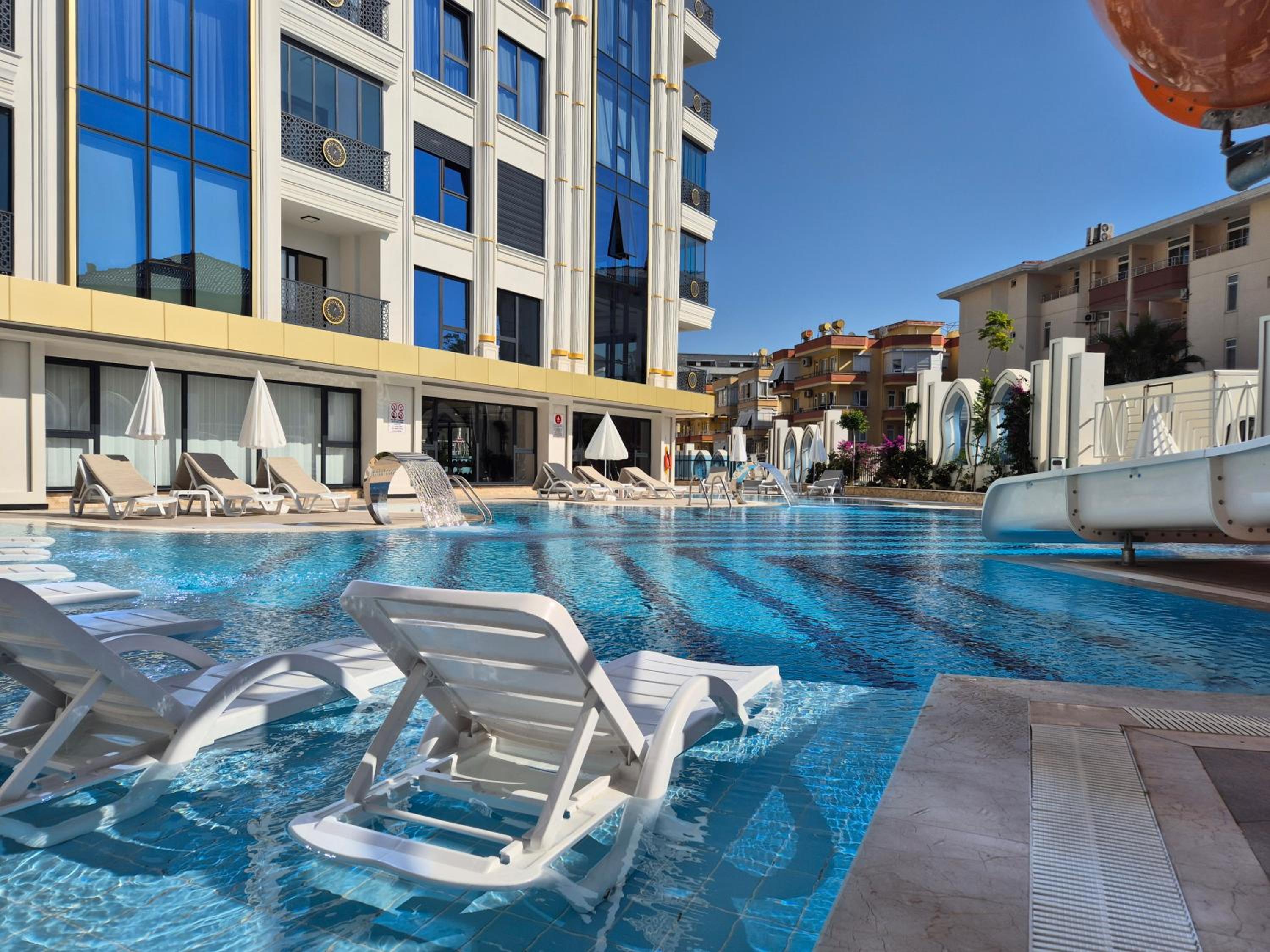 Luxury apartment with panoramic sea view emerald