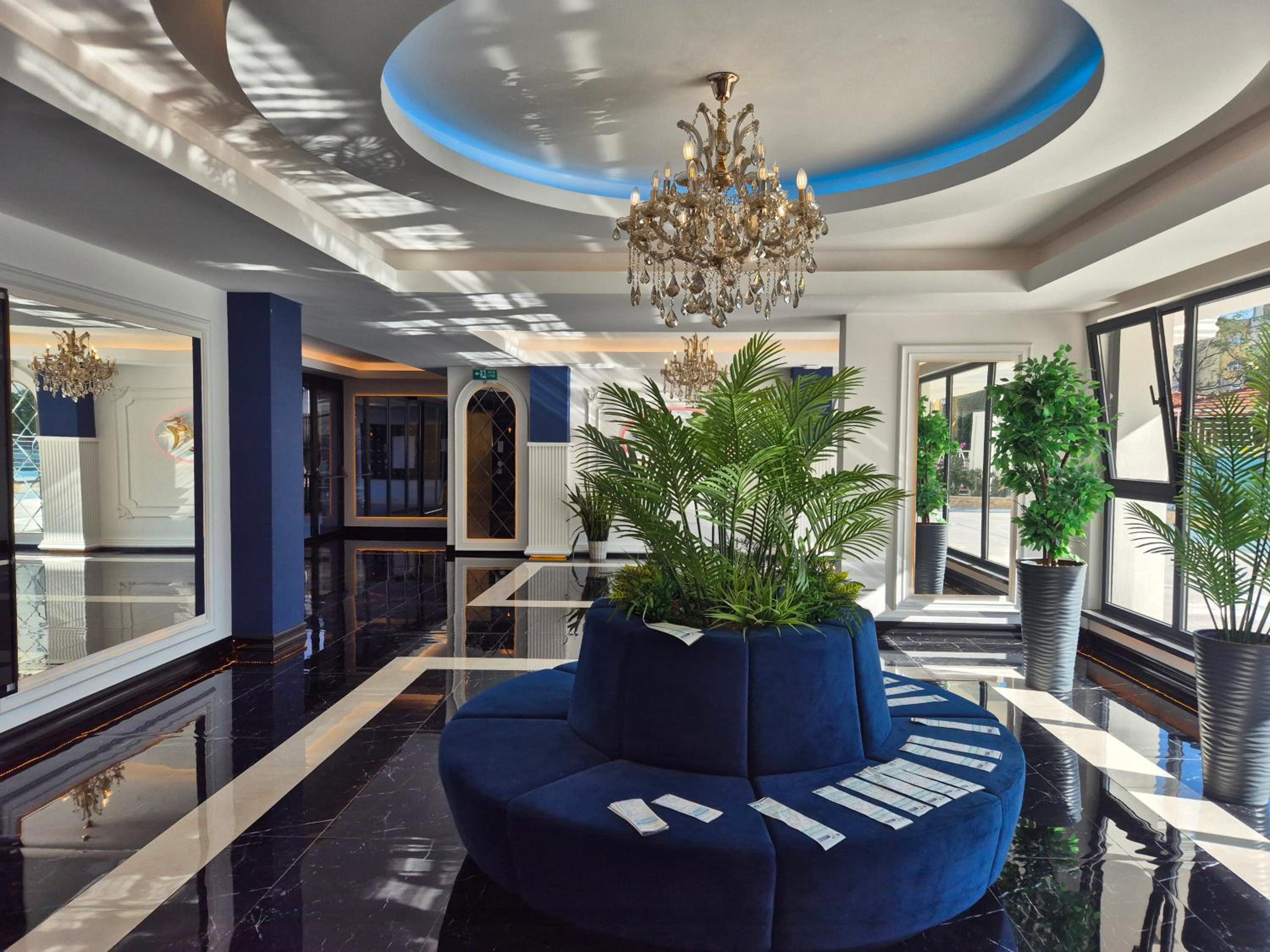 Luxury apartment with panoramic sea view emerald