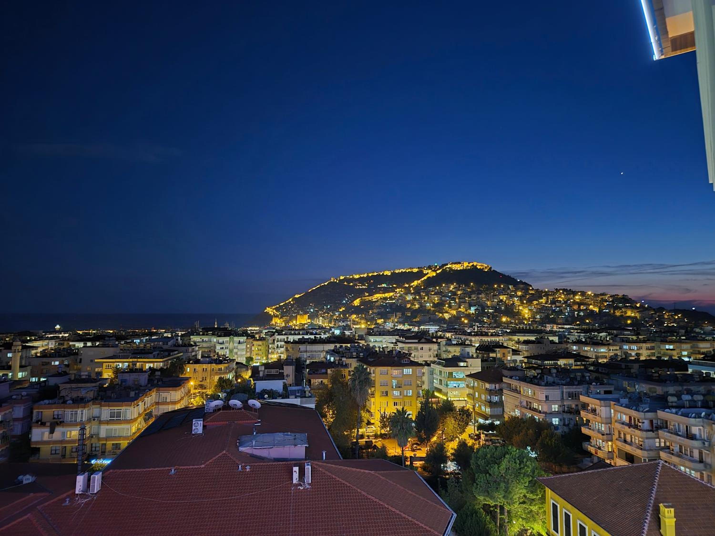Luxury apartment with panoramic sea view emerald