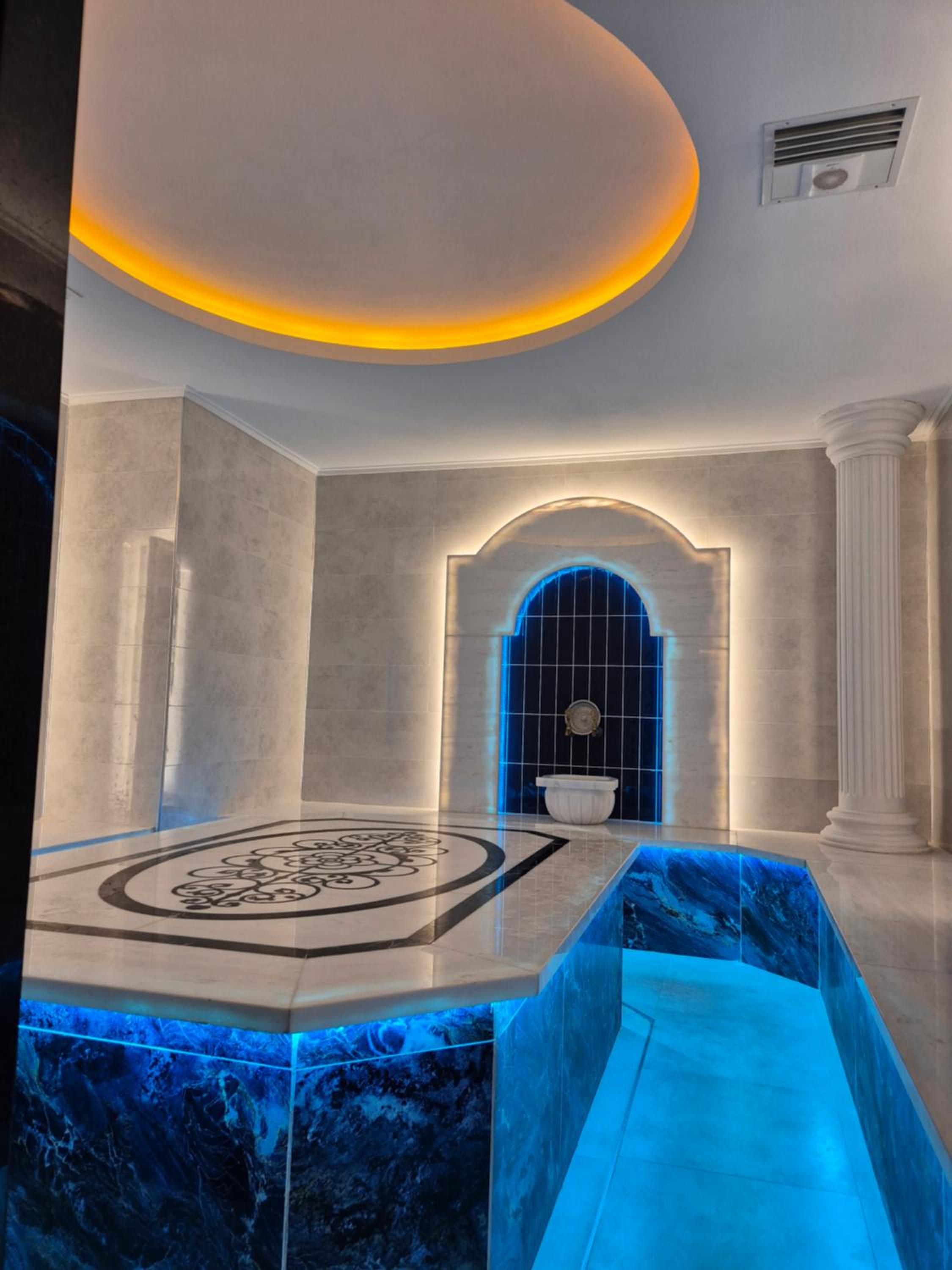 Luxury apartment with panoramic sea view emerald