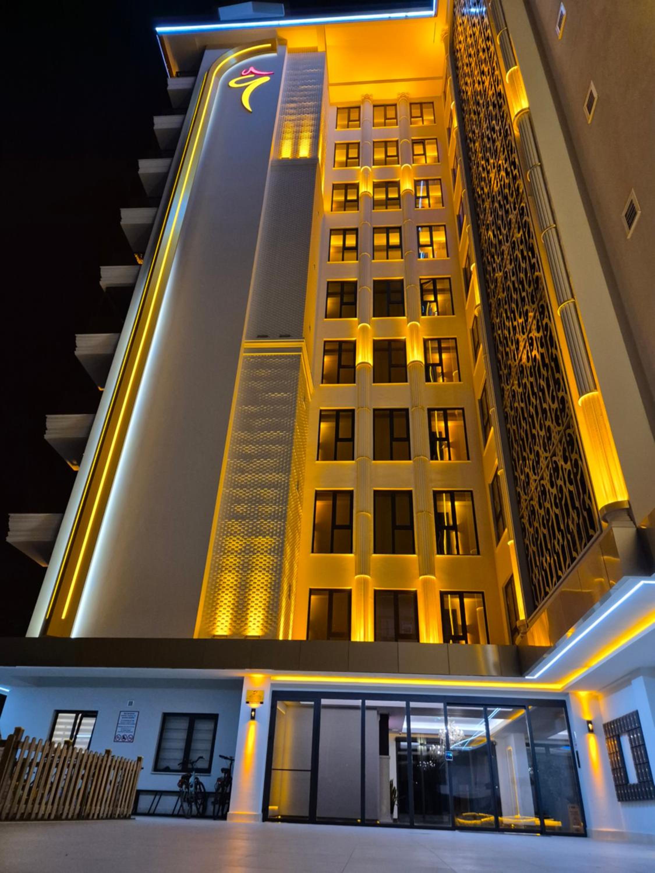 Luxury apartment with panoramic sea view emerald