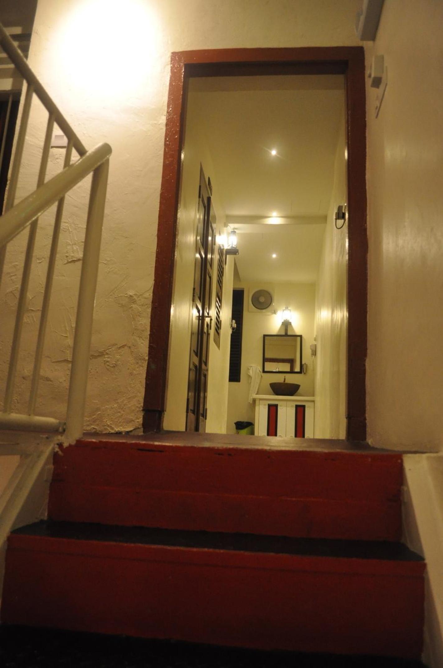 Red Inn Court