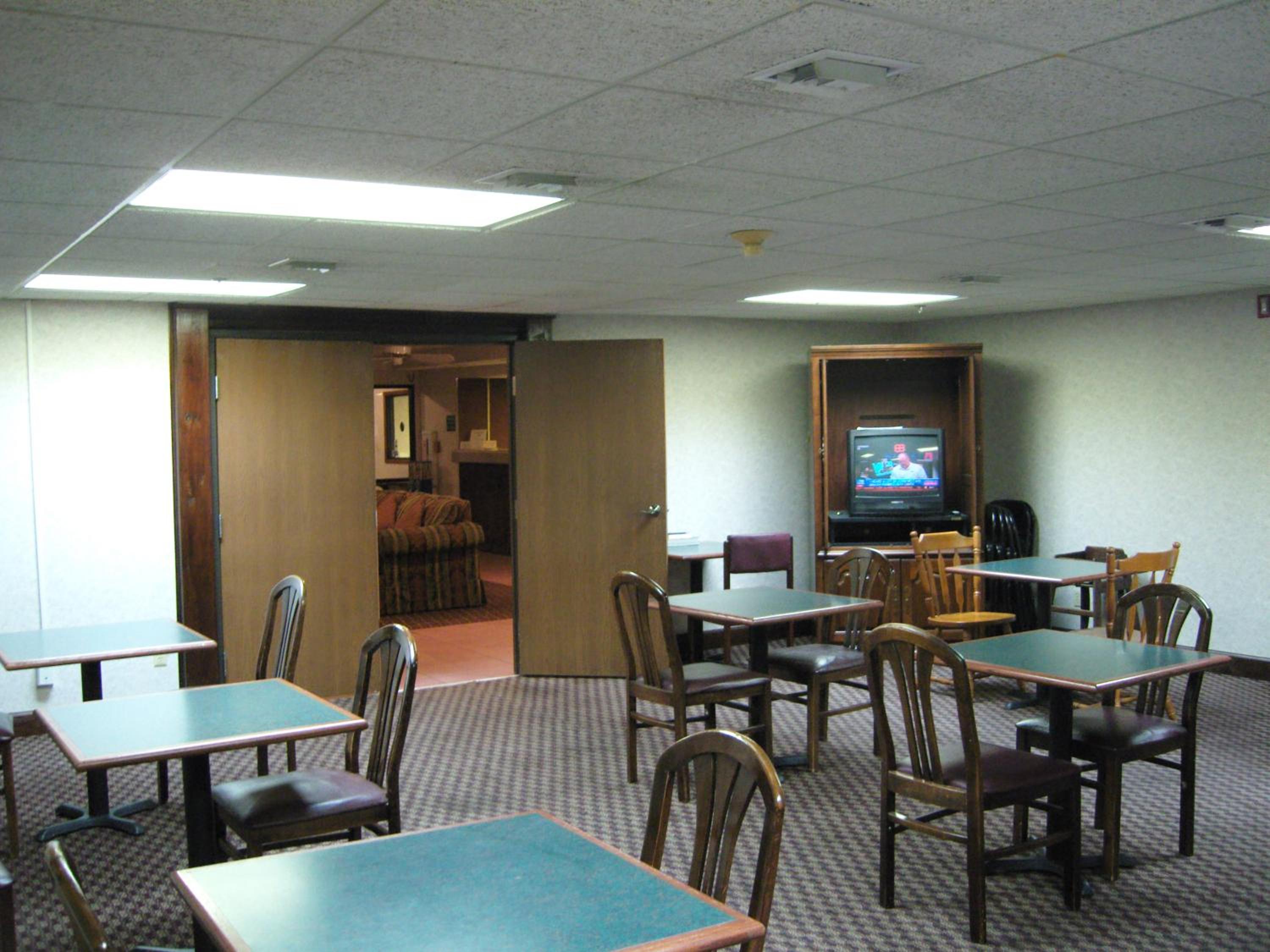 Key West Inn - Baxley - Property Image 17