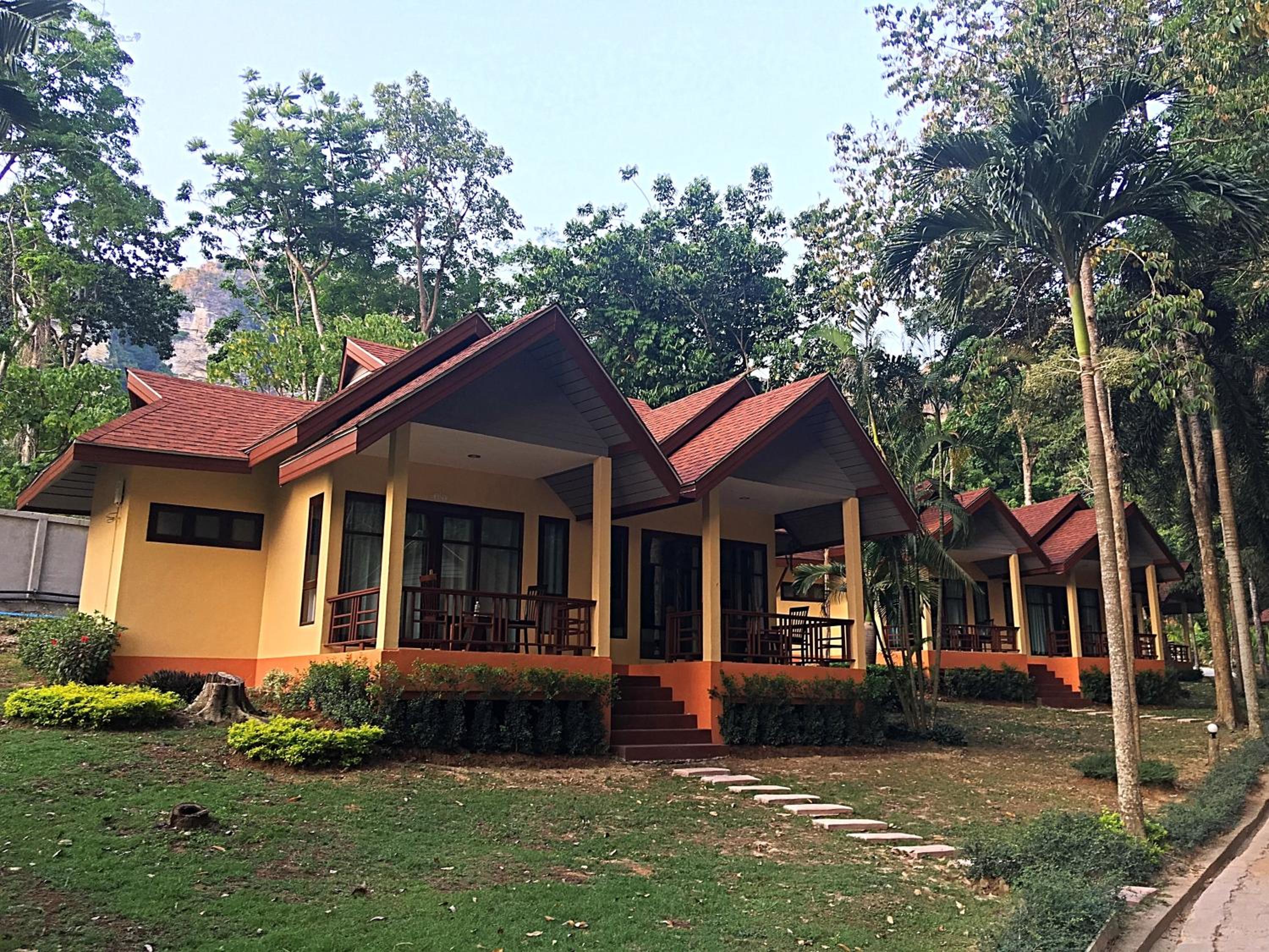 Tonsai Bay Resort