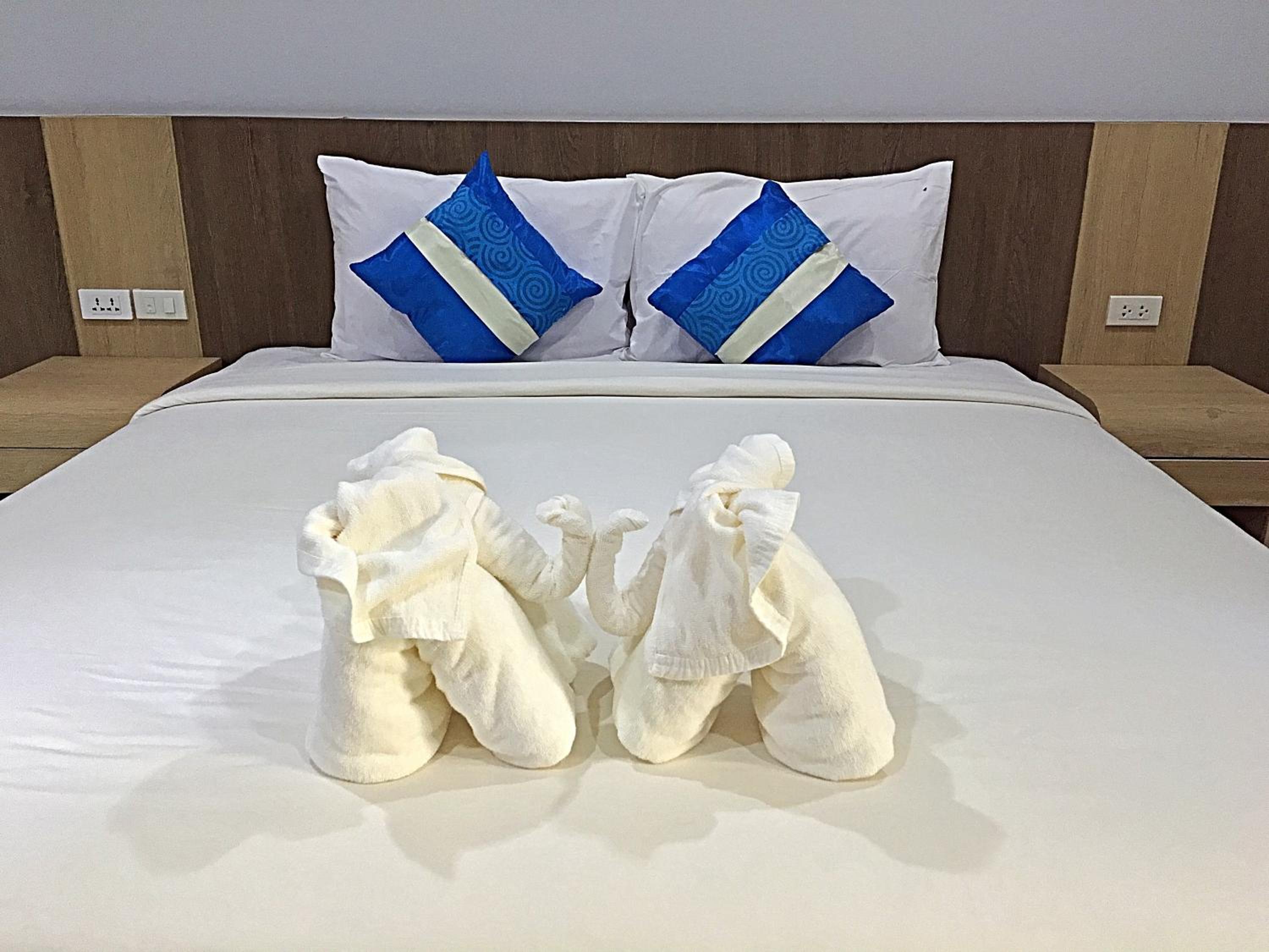 Tonsai Bay Resort
