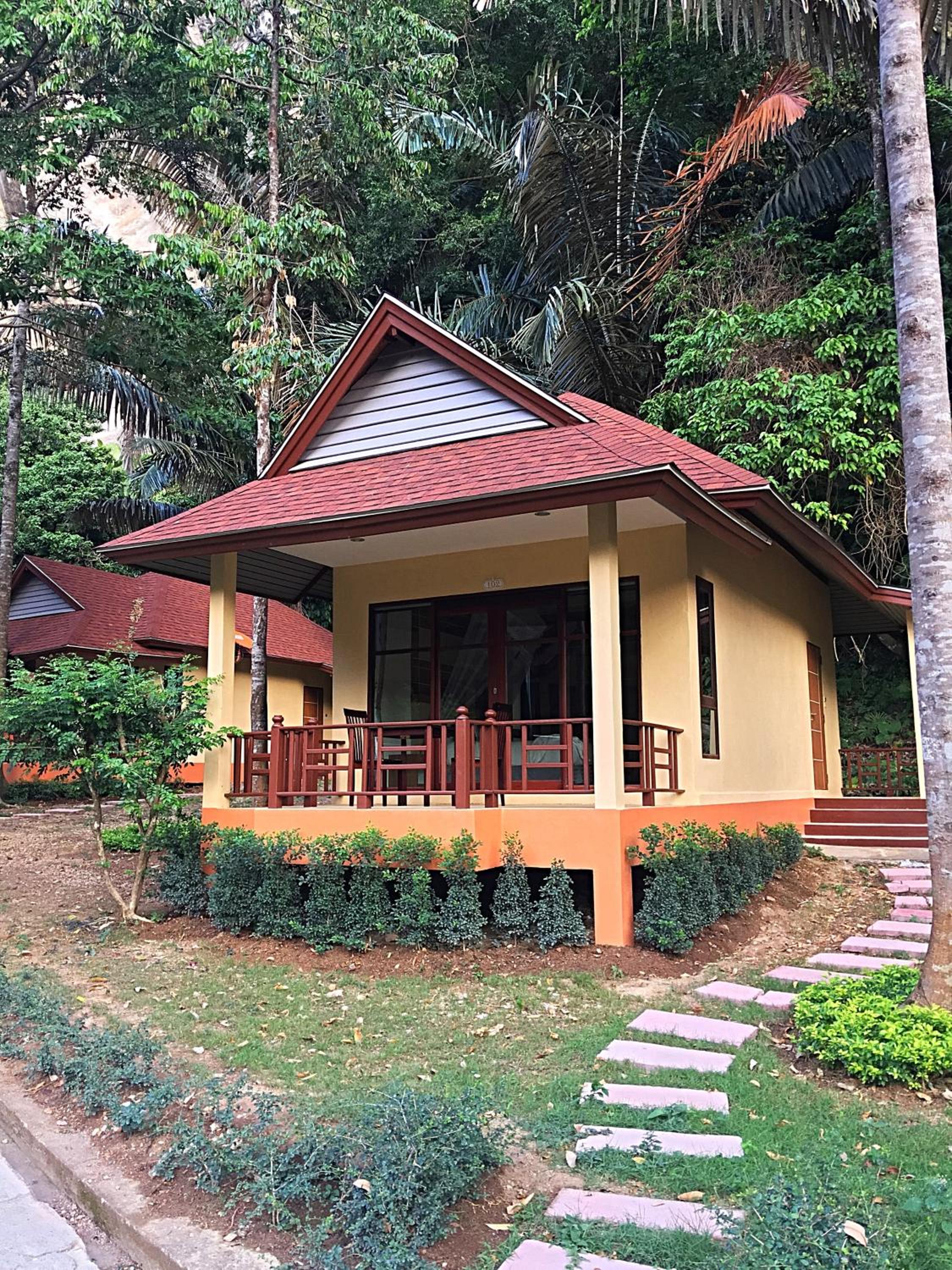 Tonsai Bay Resort