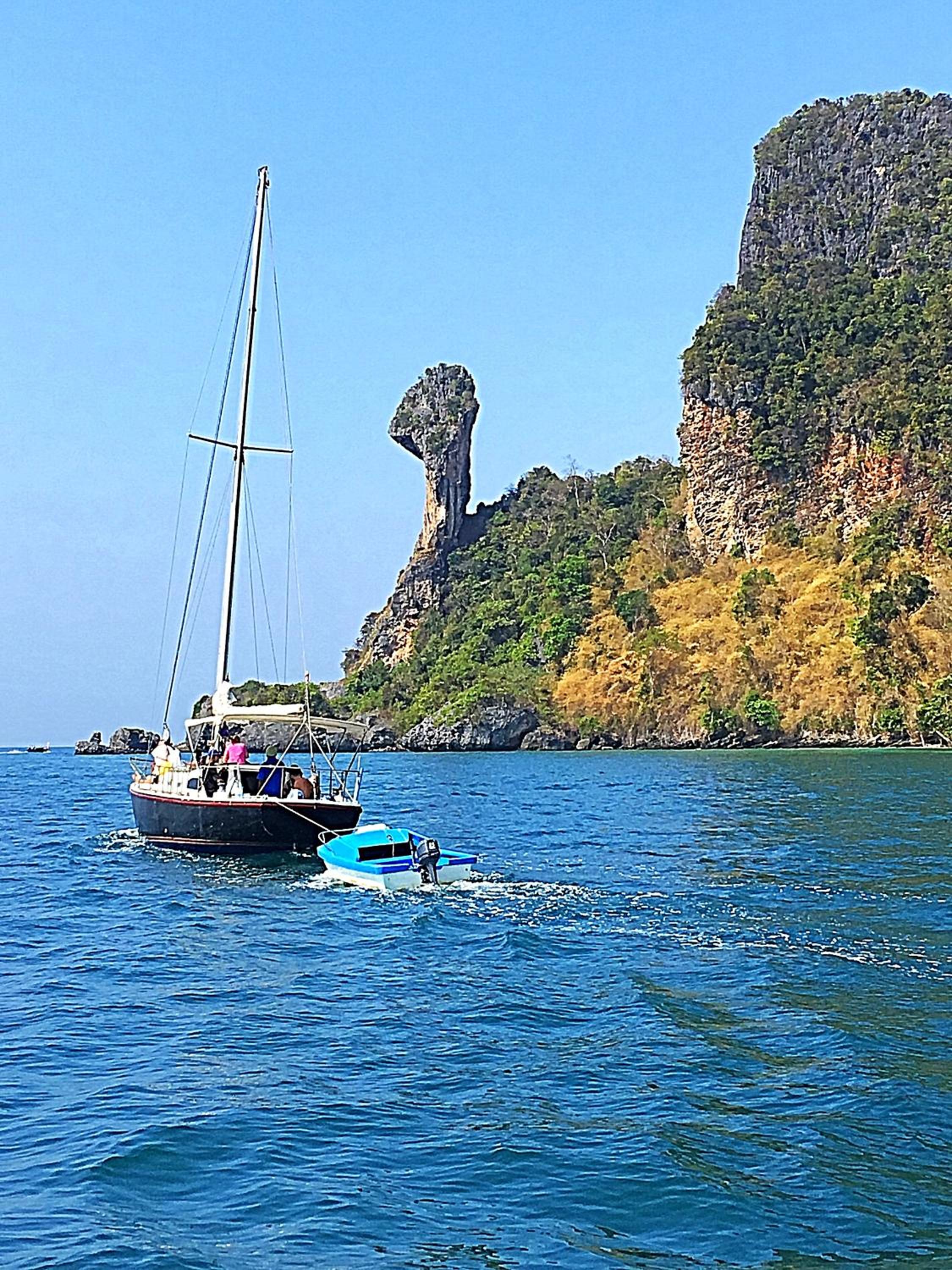 Tonsai Bay Resort
