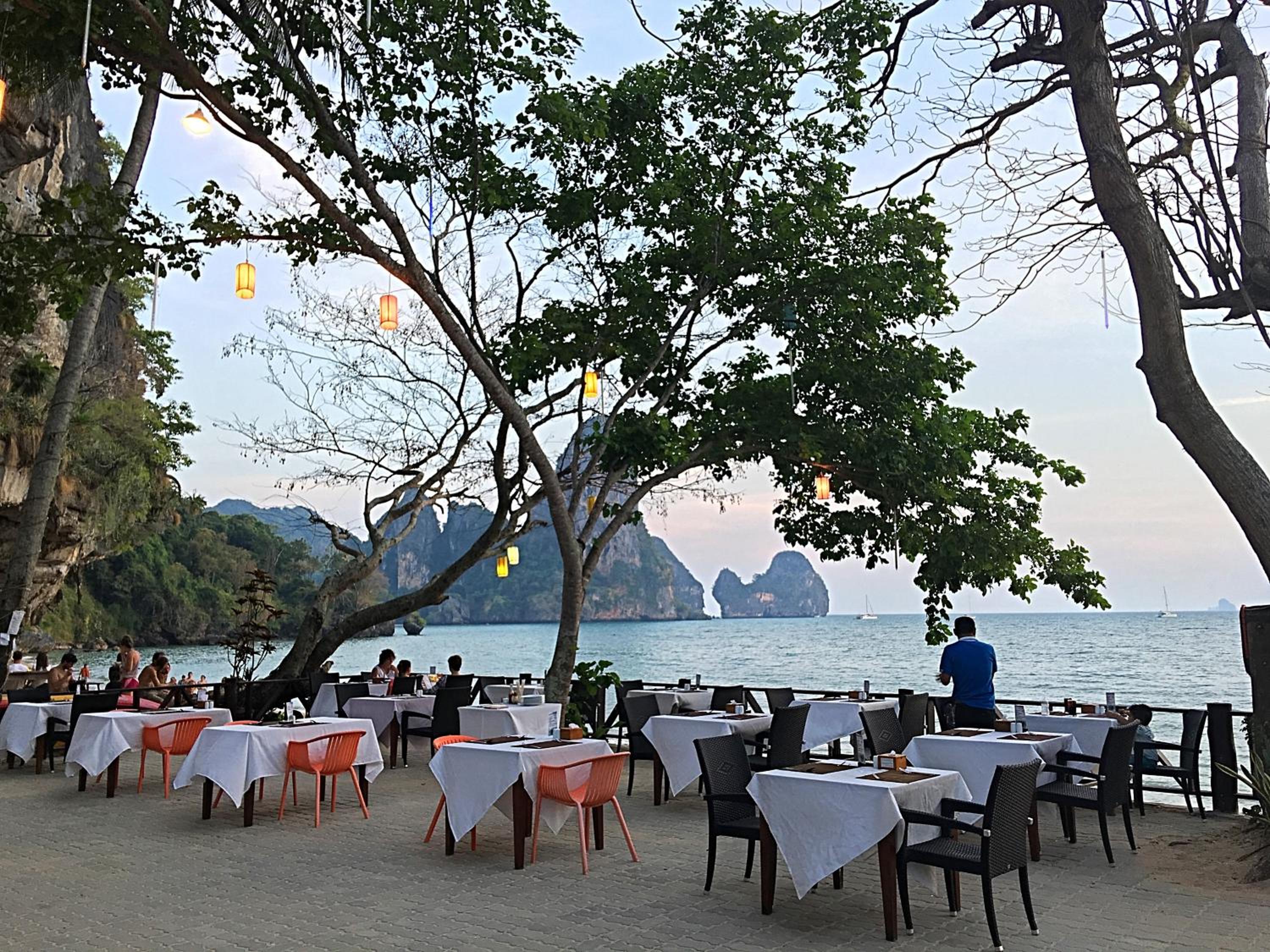 Tonsai Bay Resort