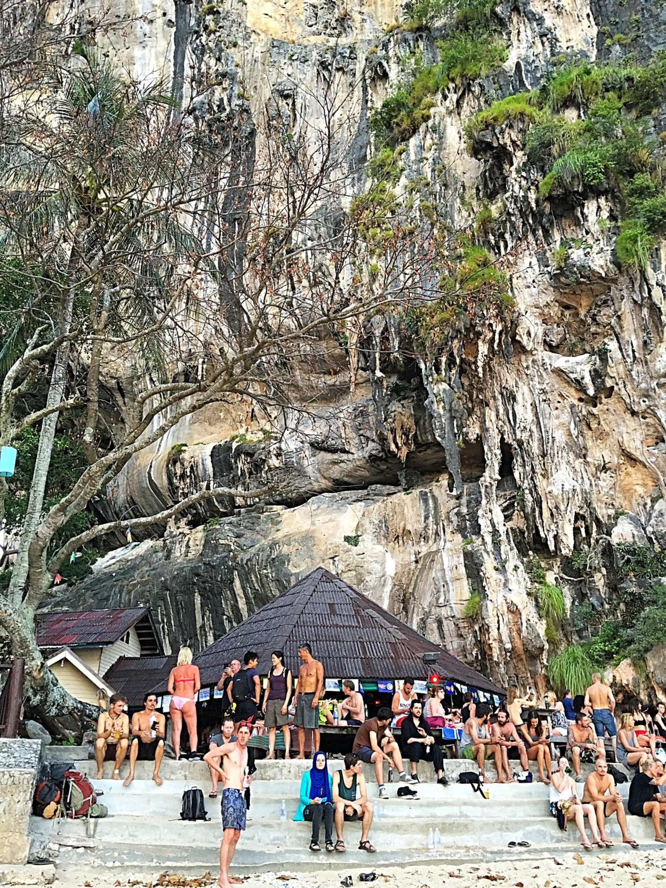 Tonsai Bay Resort