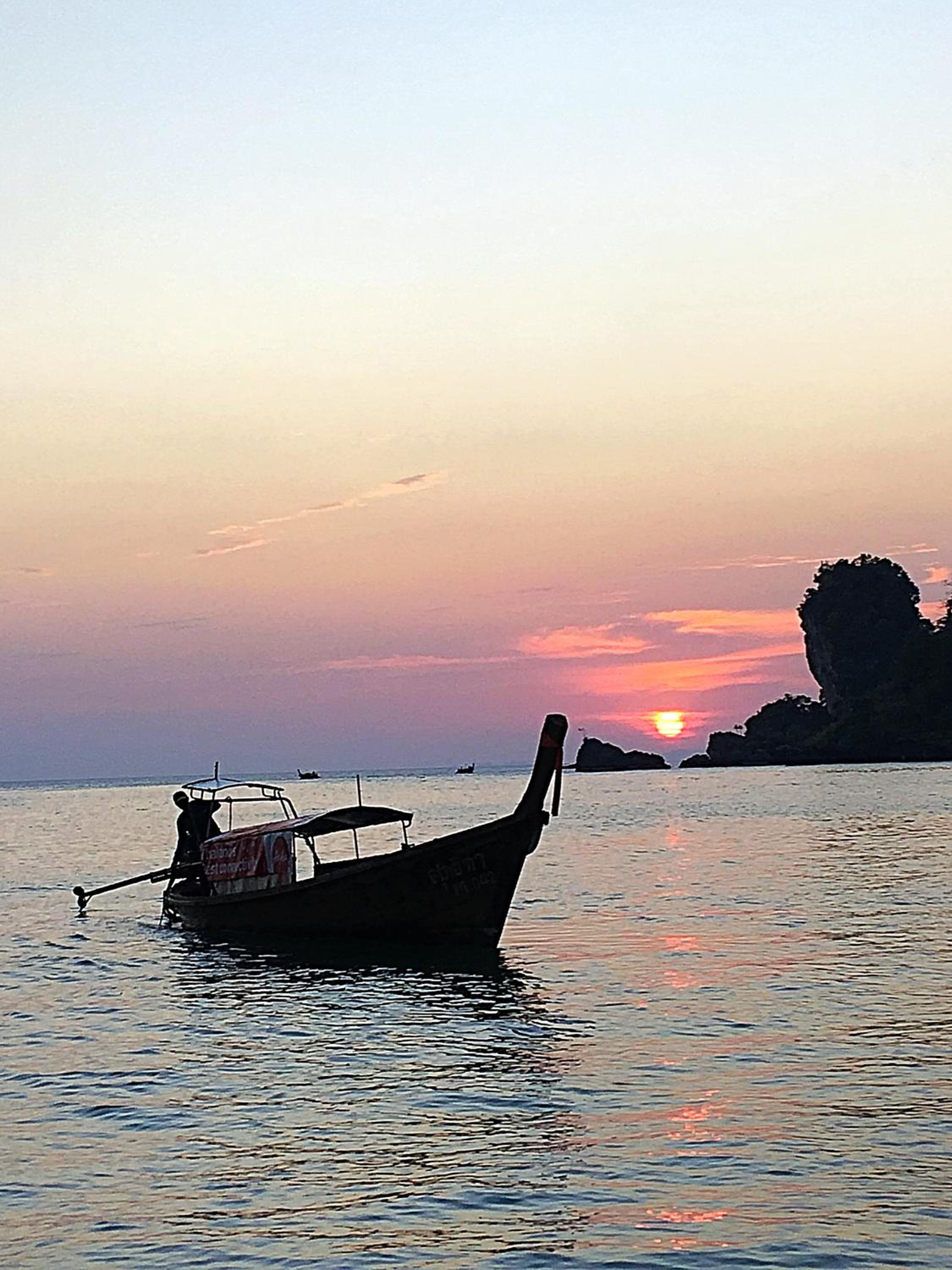Tonsai Bay Resort