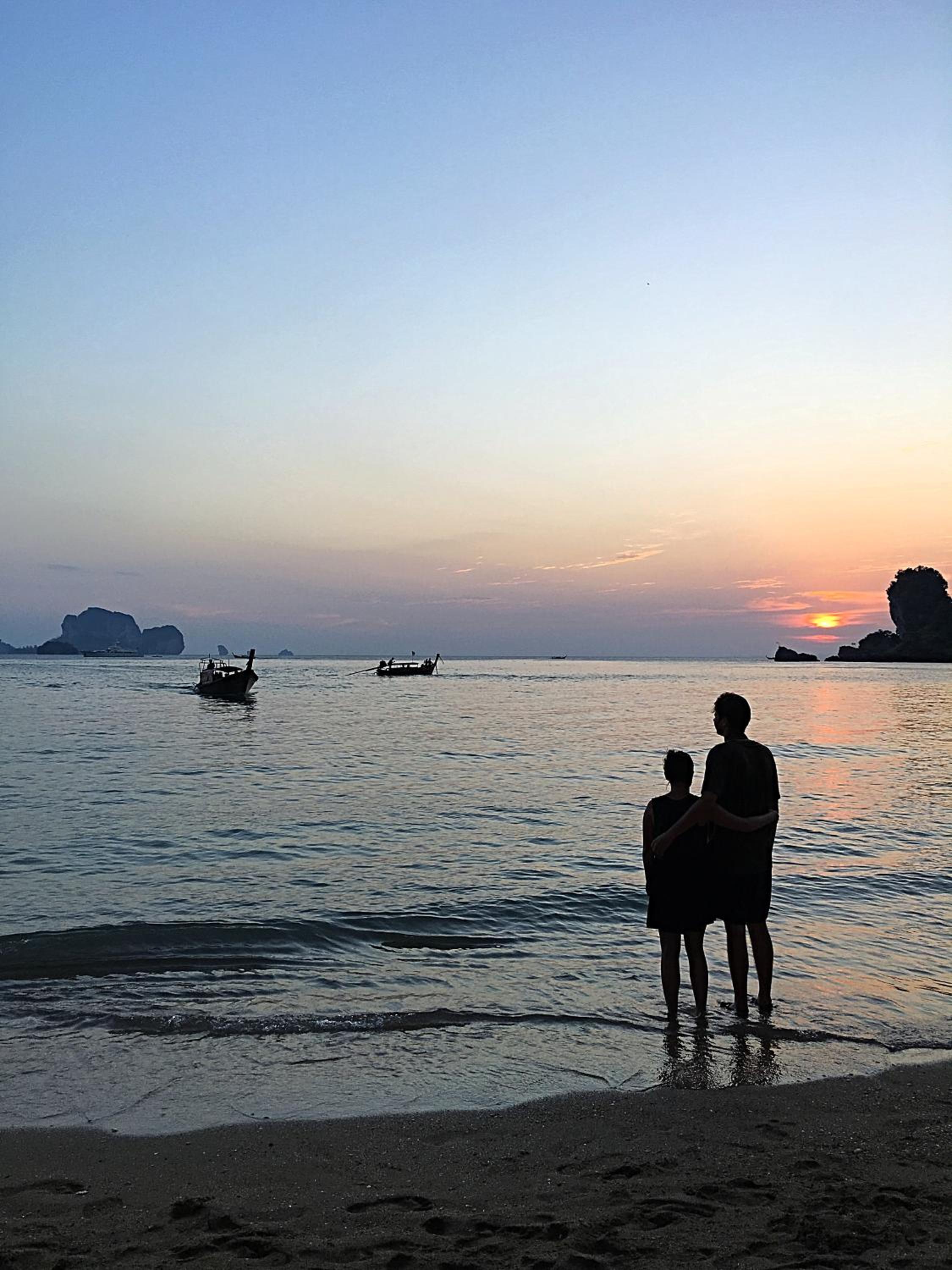 Tonsai Bay Resort