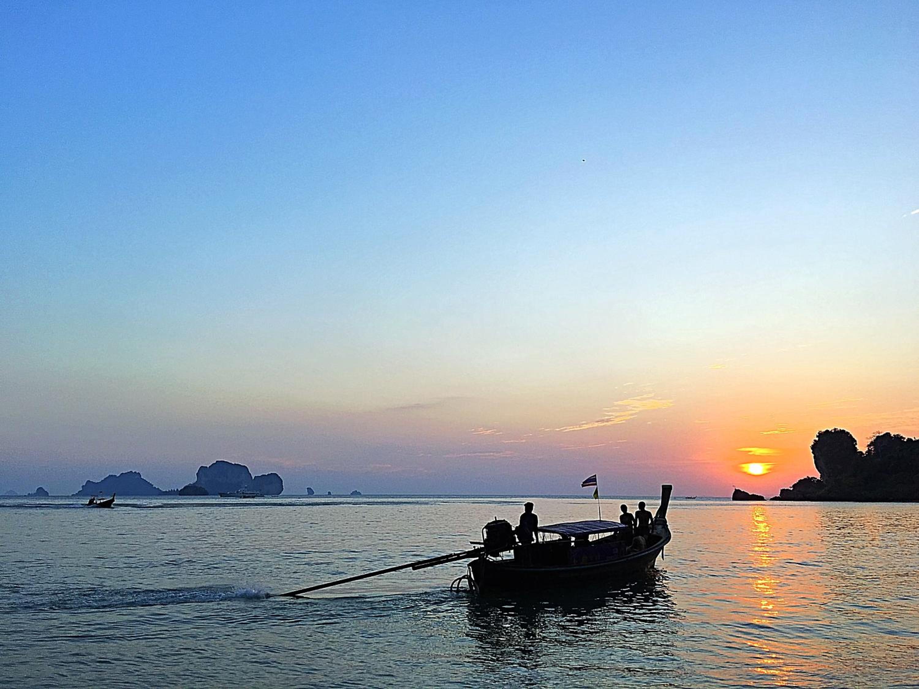 Tonsai Bay Resort