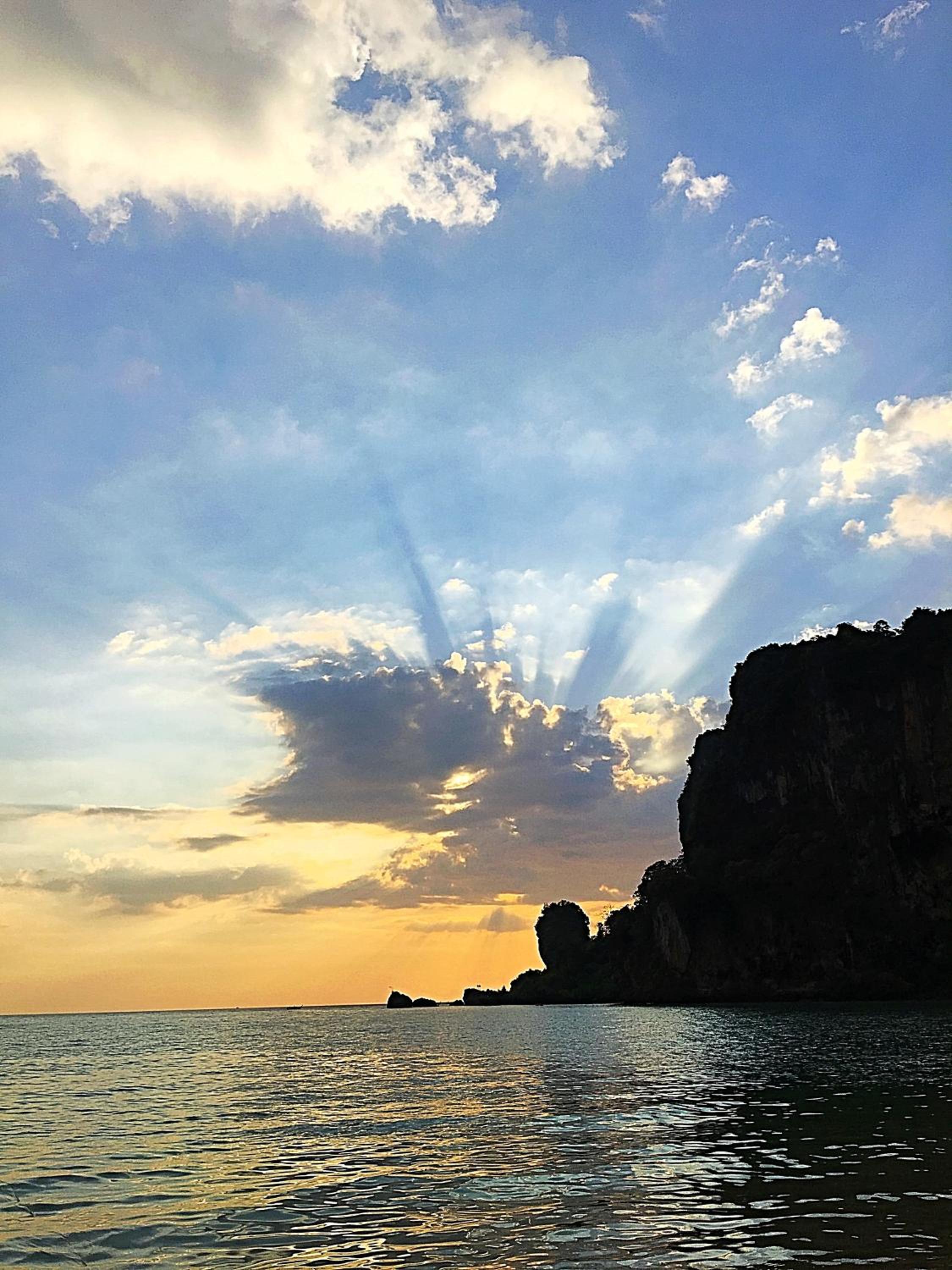 Tonsai Bay Resort