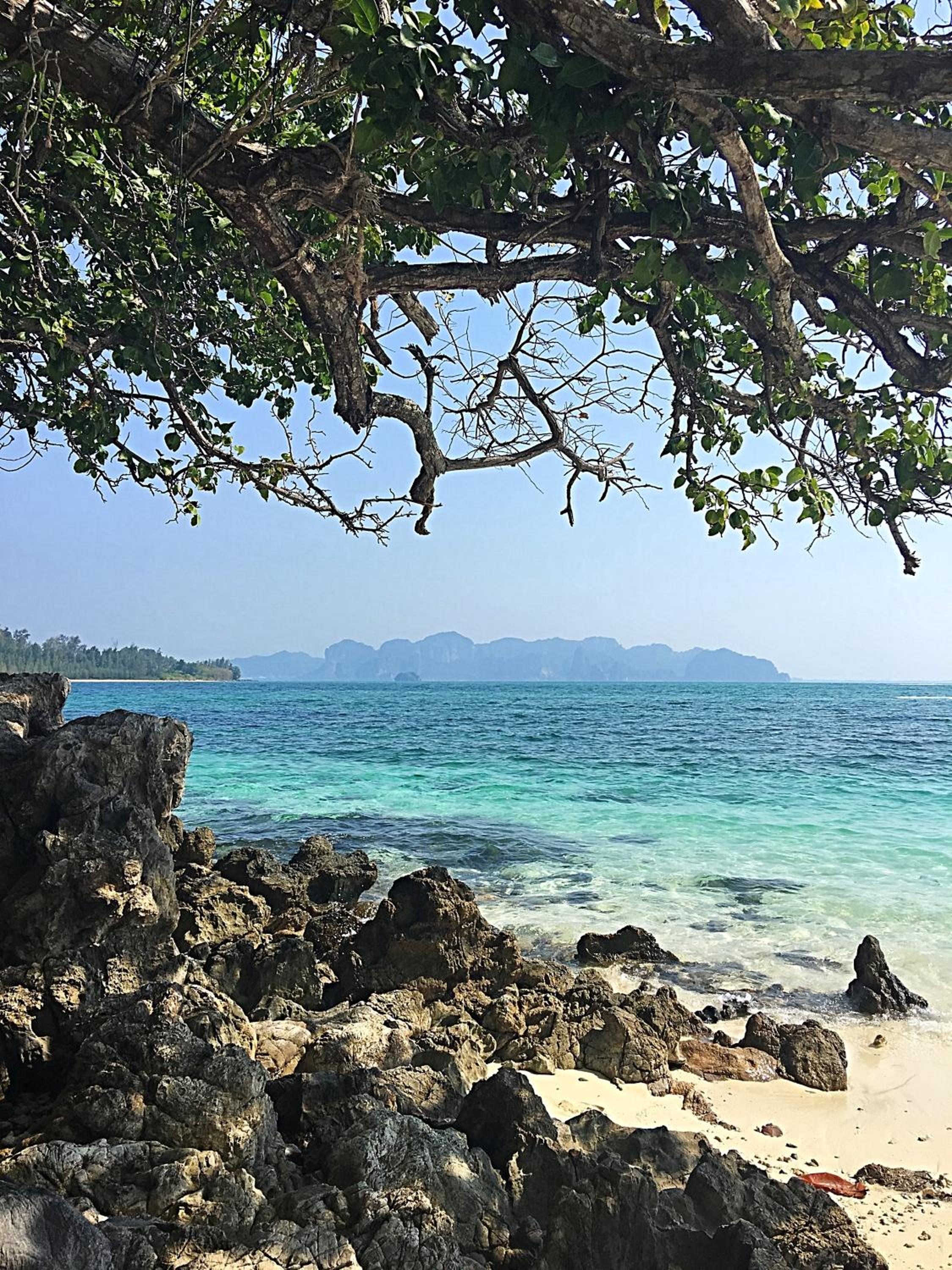 Tonsai Bay Resort