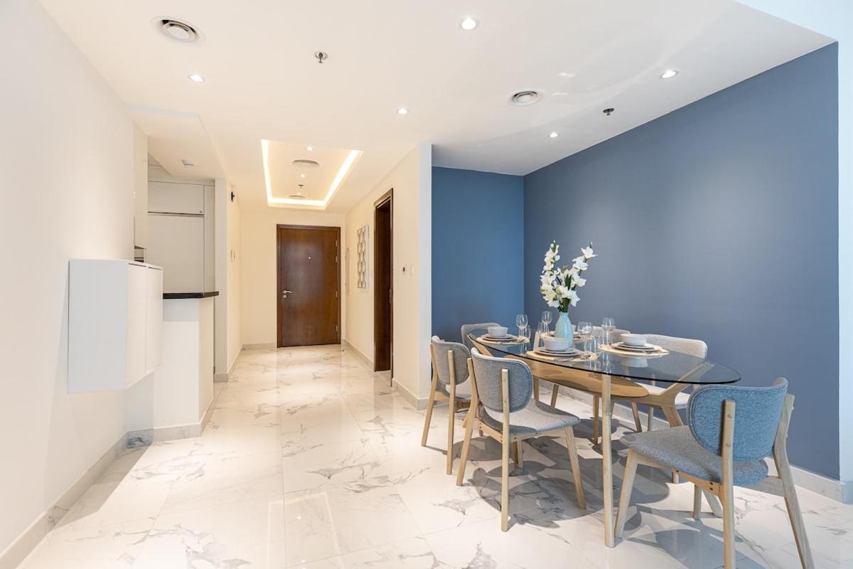 Hashtag Holiday Home - 1BDR Apartment with Canal View in Business Bay — Dubai photo 2