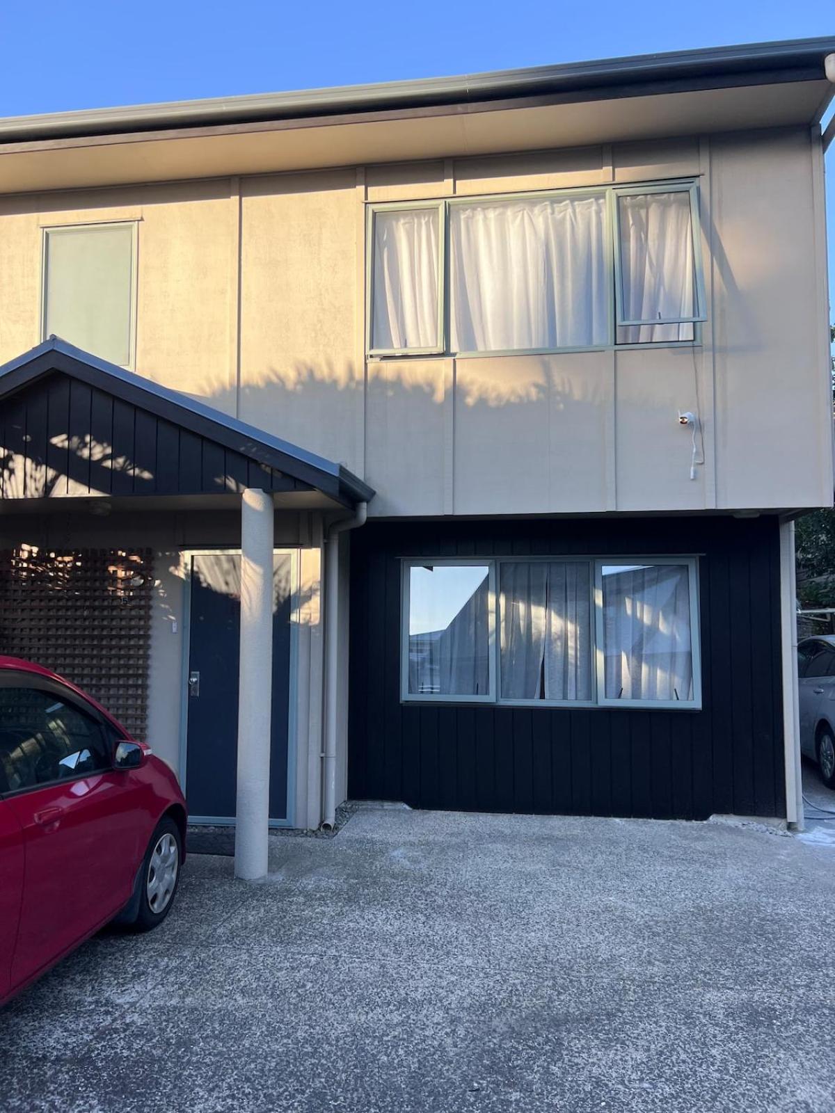 Cozy Ensuite Room with Amenities & Private Entrance