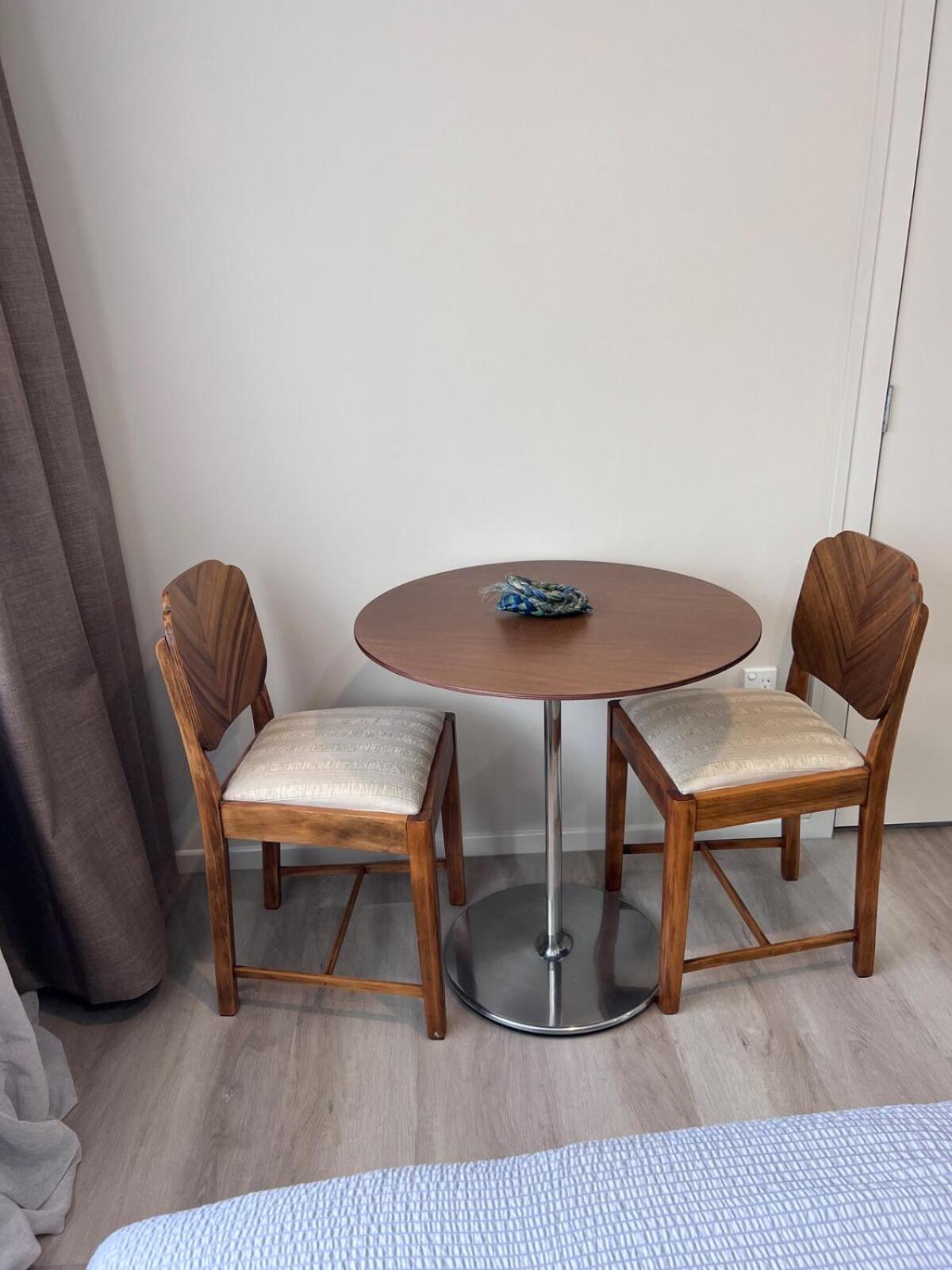 Cozy Ensuite Room with Amenities & Private Entrance