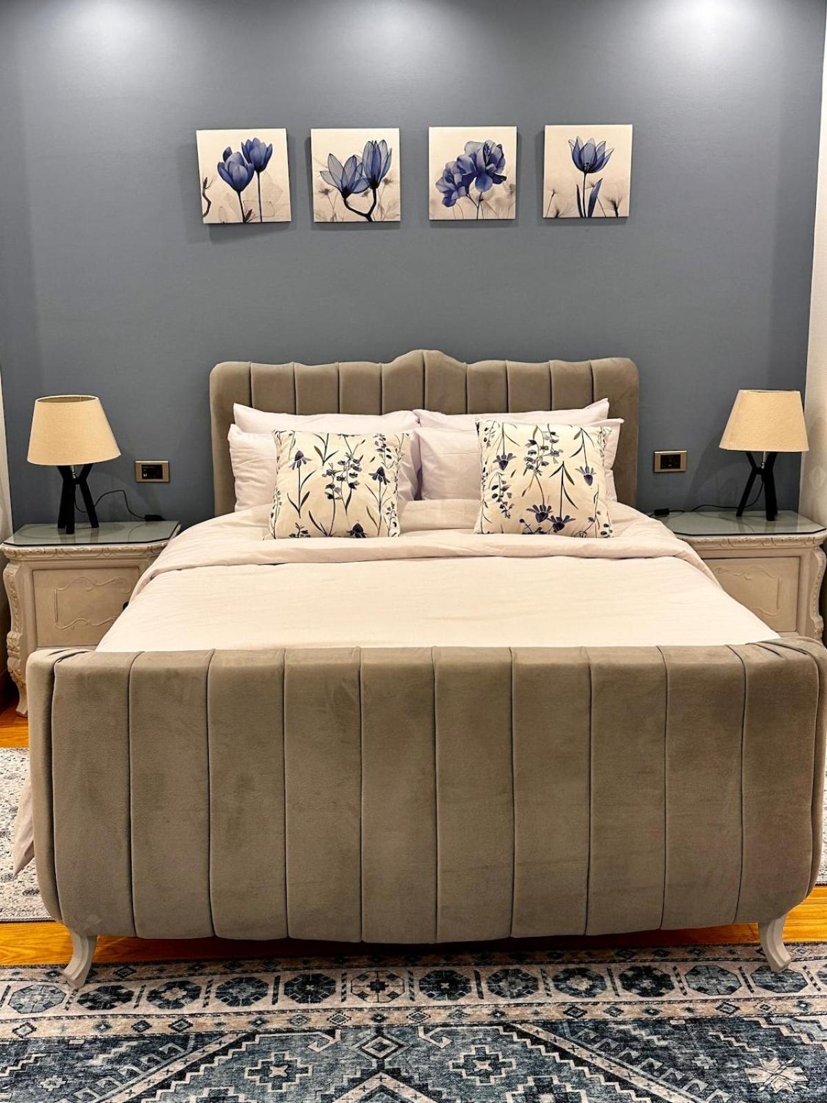 Vintage Charm & Spacious Comfort in Zayed 2000 - only families & single travelers
