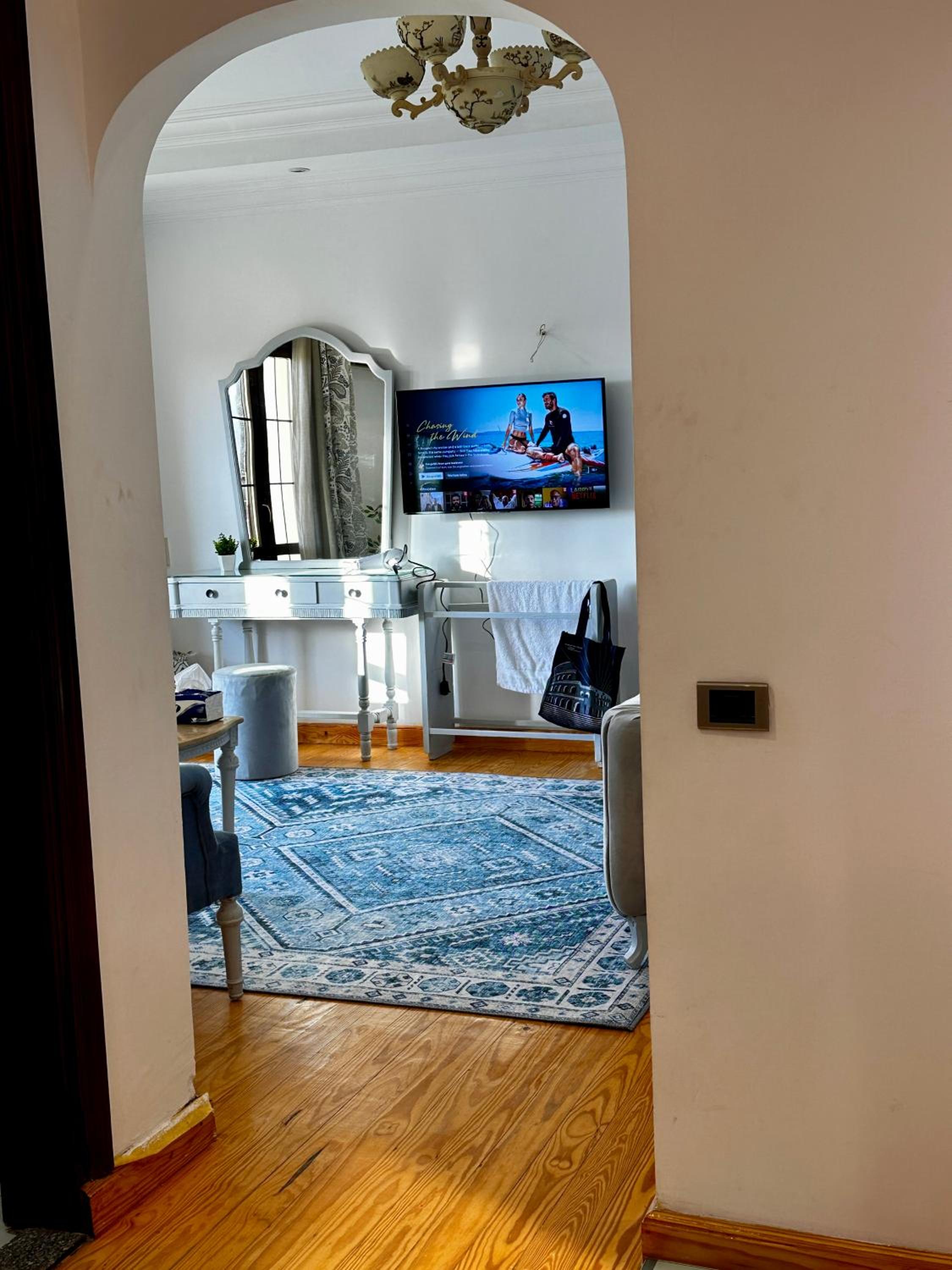 Vintage Charm & Spacious Comfort in Zayed 2000 - only families & single travelers