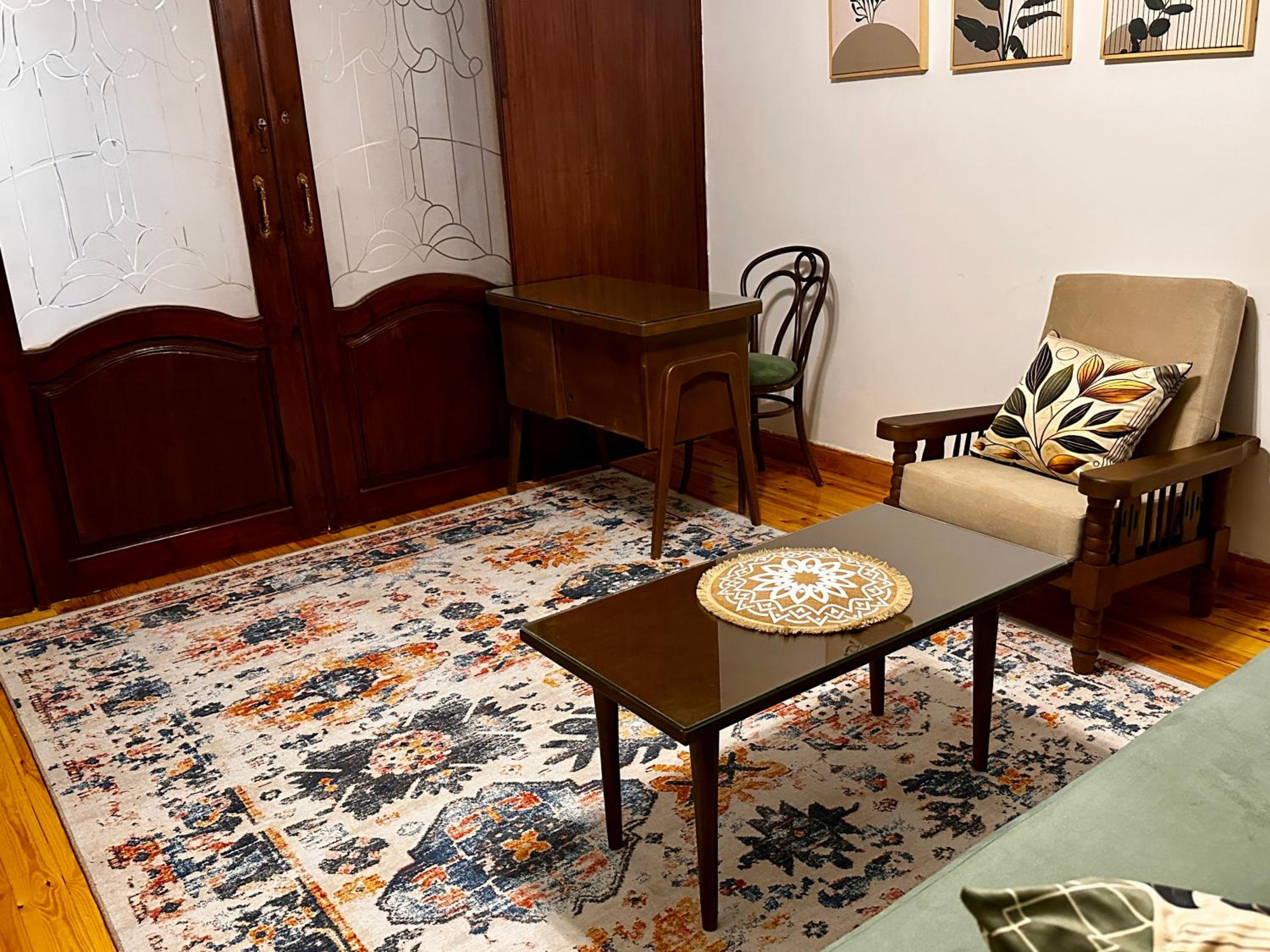 Vintage Charm & Spacious Comfort in Zayed 2000 - only families & single travelers