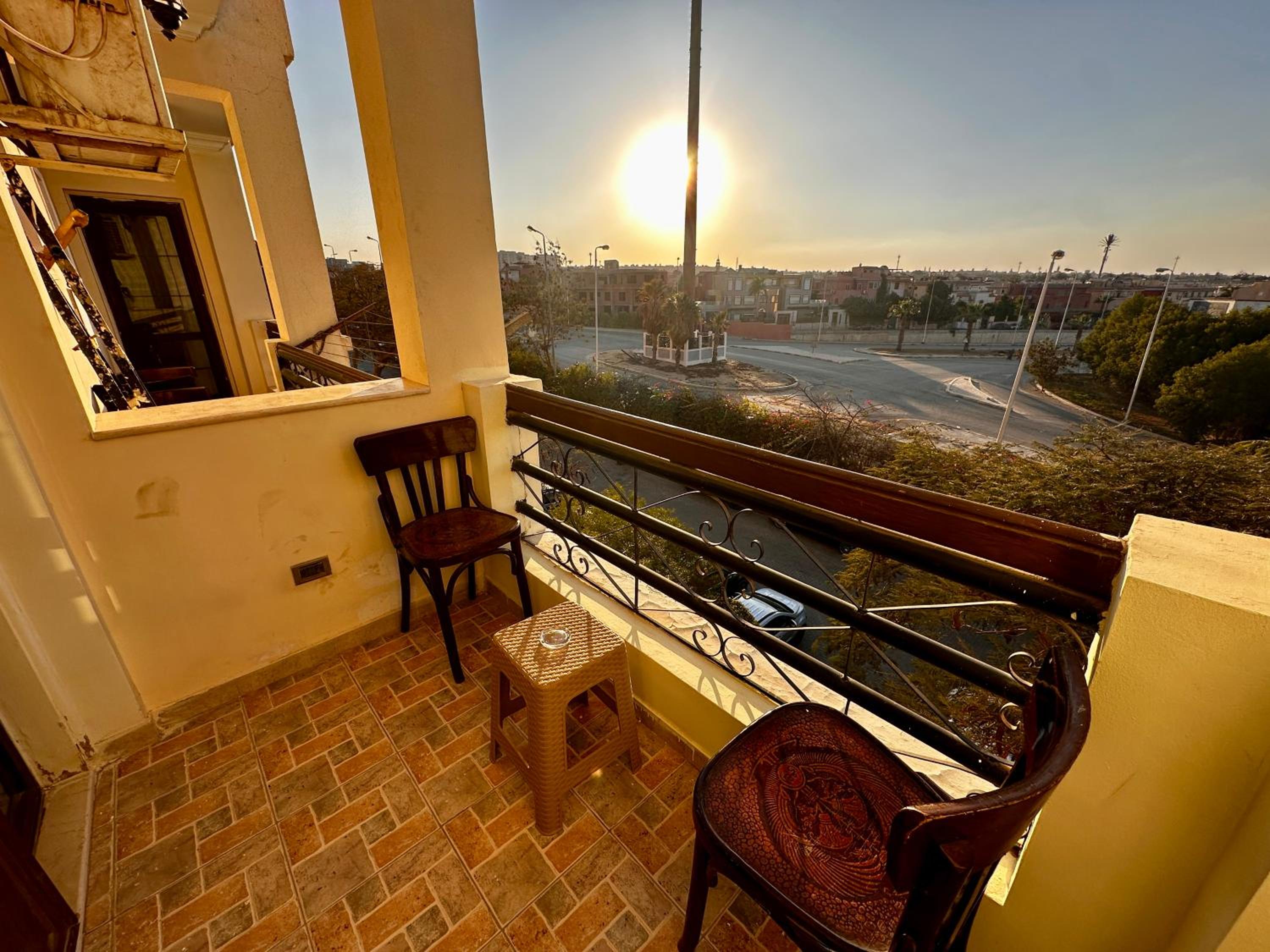 Vintage Charm & Spacious Comfort in Zayed 2000 - only families & single travelers