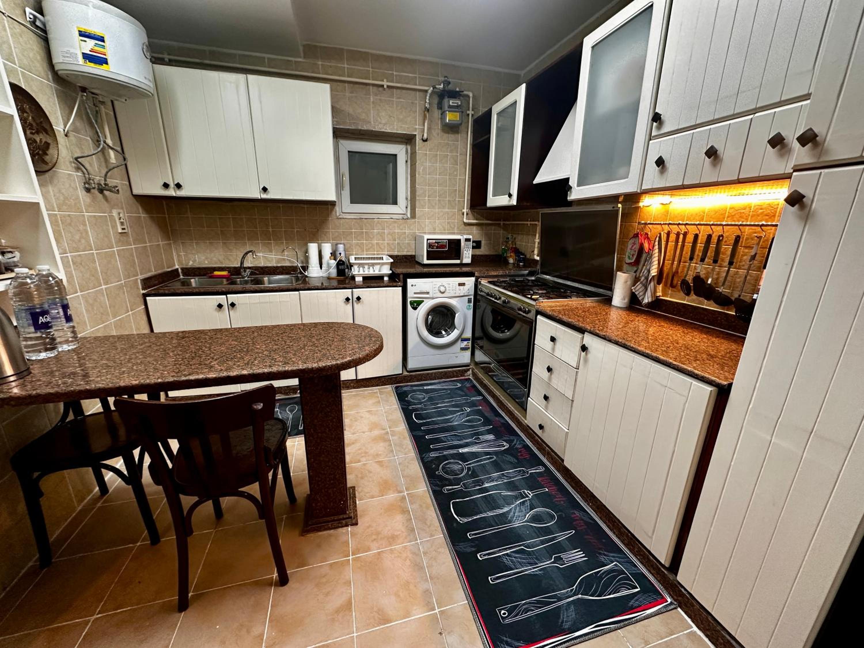 Vintage Charm & Spacious Comfort in Zayed 2000 - only families & single travelers