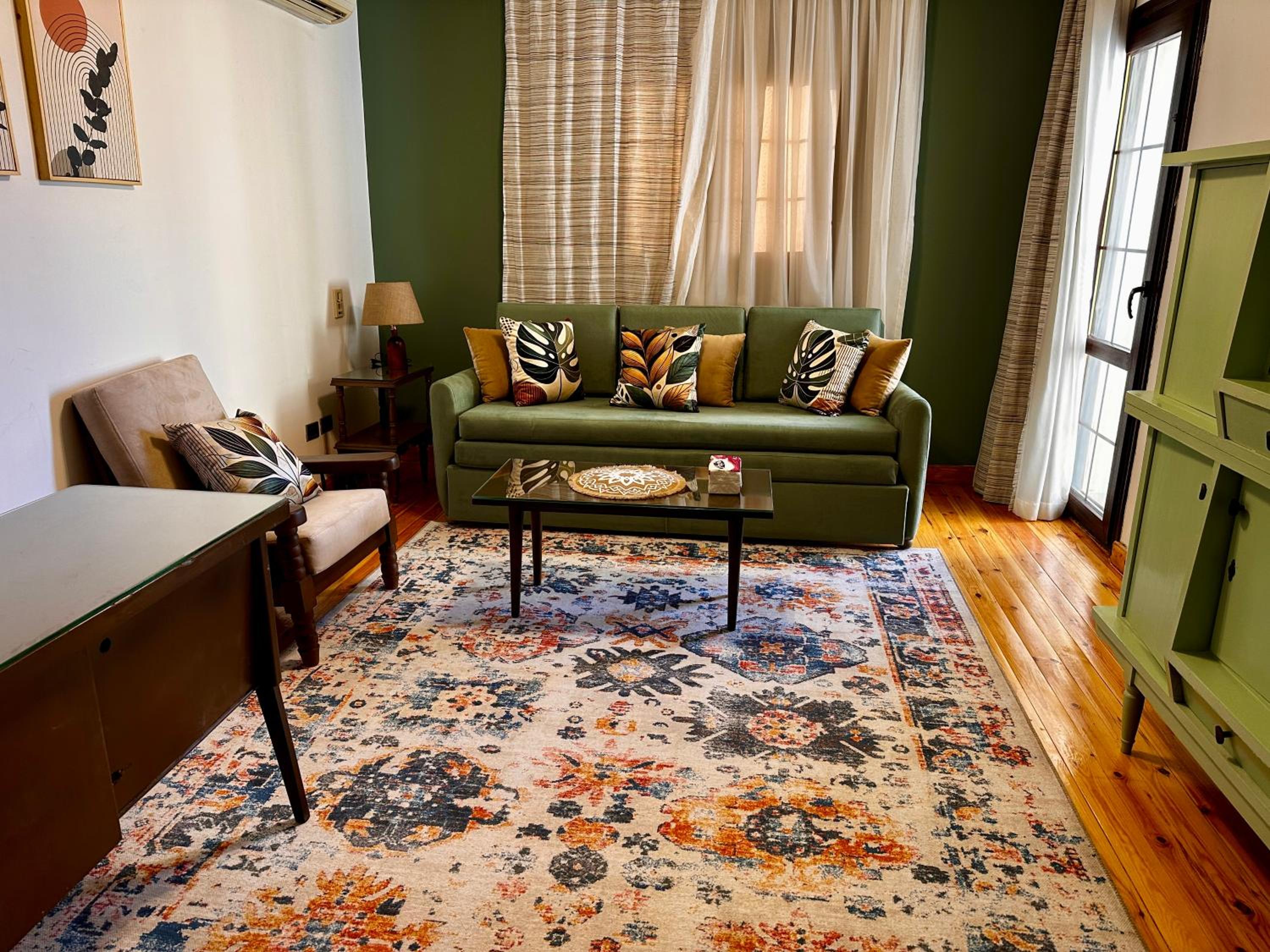 Vintage Charm & Spacious Comfort in Zayed 2000 - only families & single travelers