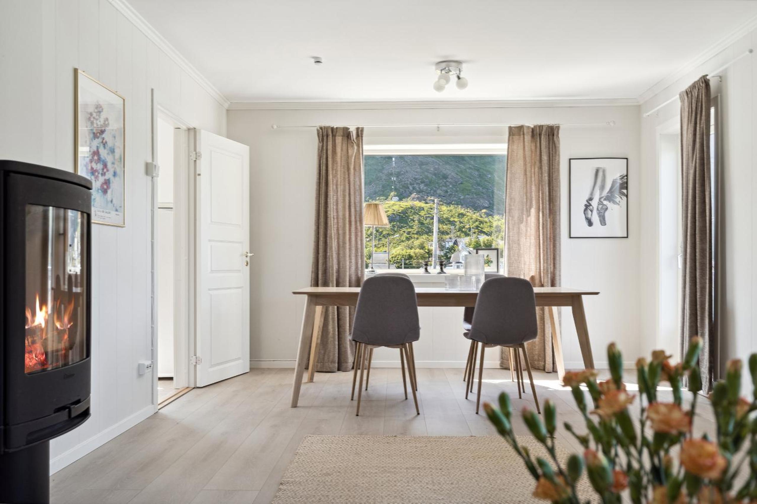 Valen House, Reine