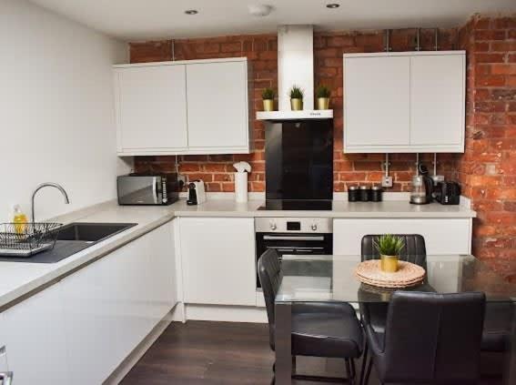 CASTLE STREET - City Centre 2 bedroomed Apt sleeps 8