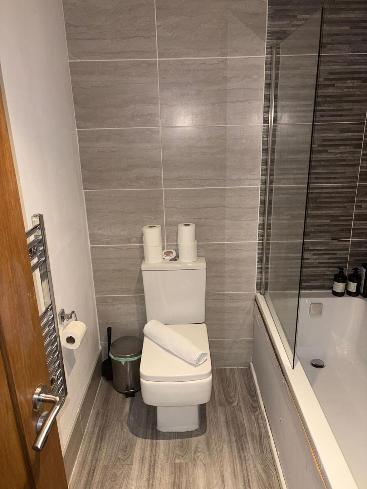 CASTLE STREET - City Centre 2 bedroomed Apt sleeps 8