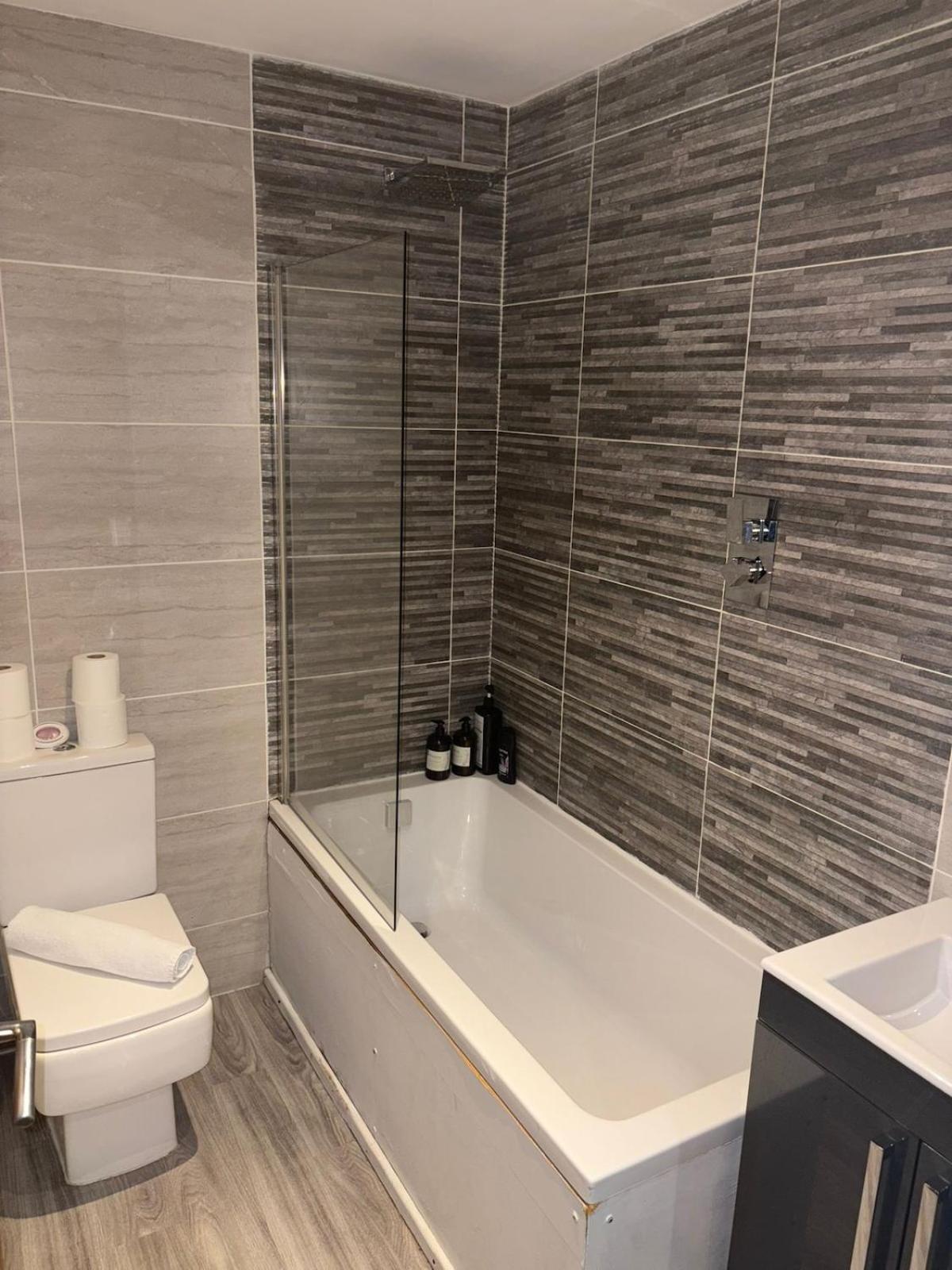 CASTLE STREET - City Centre 2 bedroomed Apt sleeps 8