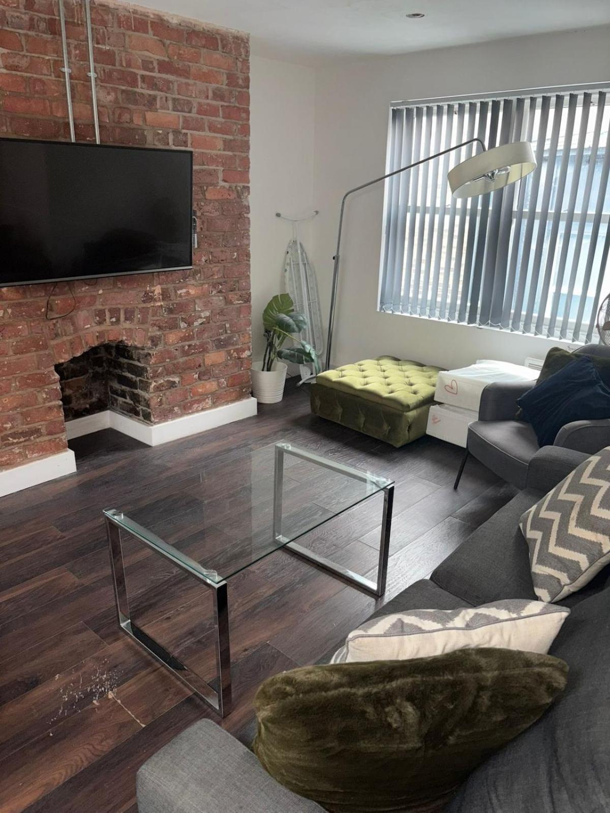 CASTLE STREET - City Centre 2 bedroomed Apt sleeps 8