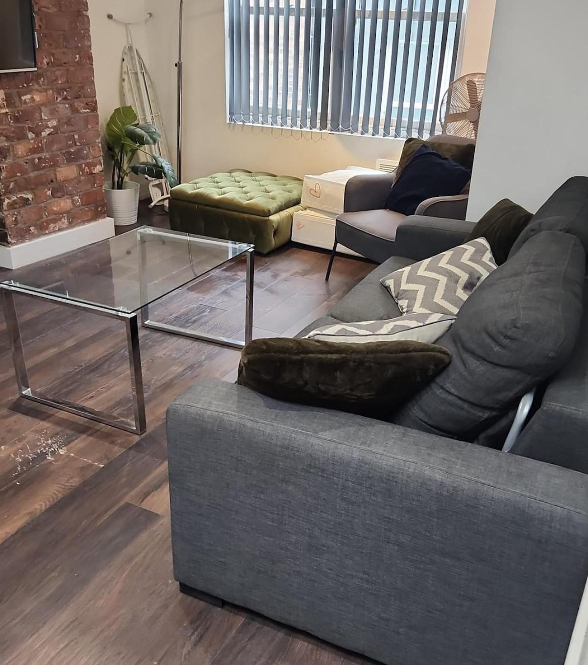 CASTLE STREET - City Centre 2 bedroomed Apt sleeps 8