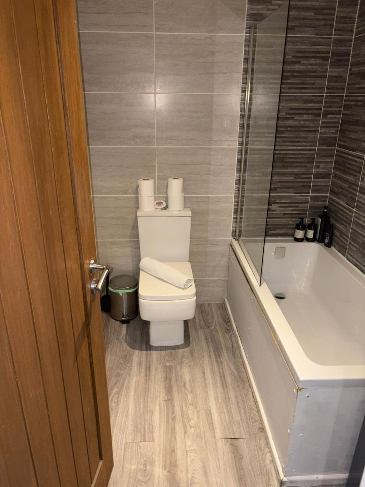CASTLE STREET - City Centre 2 bedroomed Apt sleeps 8