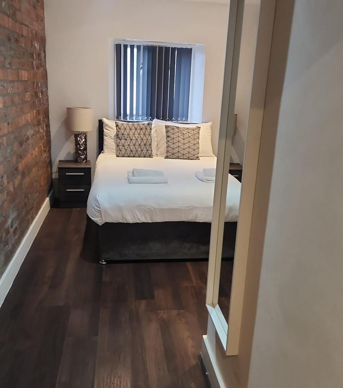CASTLE STREET - City Centre 2 bedroomed Apt sleeps 8