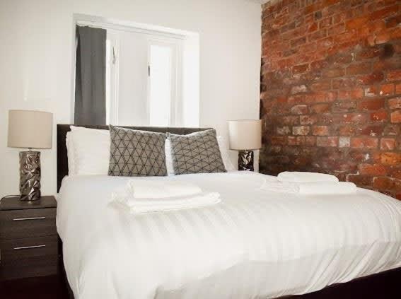 CASTLE STREET - City Centre 2 bedroomed Apt sleeps 8