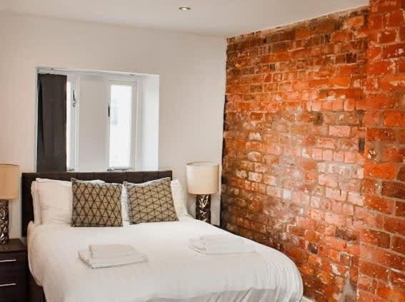 CASTLE STREET - City Centre 2 bedroomed Apt sleeps 8