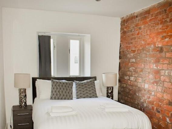 CASTLE STREET - City Centre 2 bedroomed Apt sleeps 8