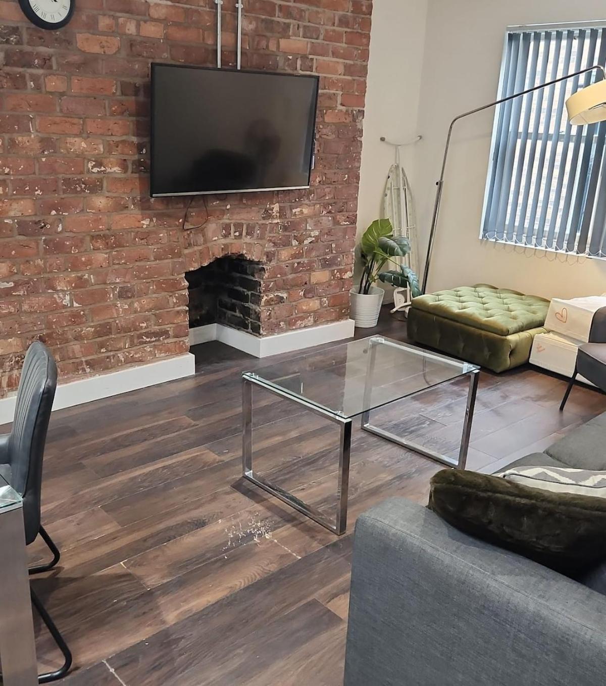 CASTLE STREET - City Centre 2 bedroomed Apt sleeps 8