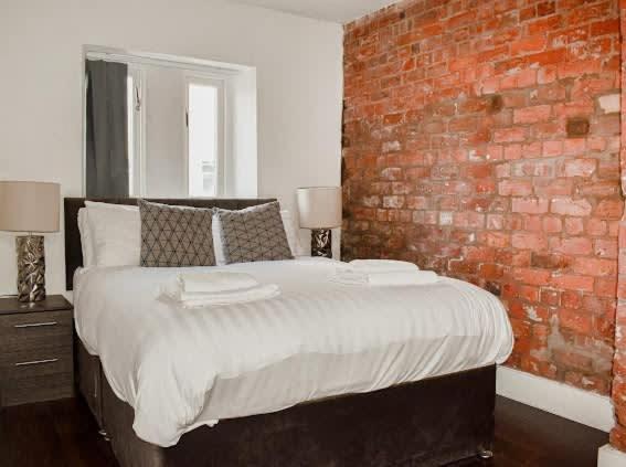 CASTLE STREET - City Centre 2 bedroomed Apt sleeps 8